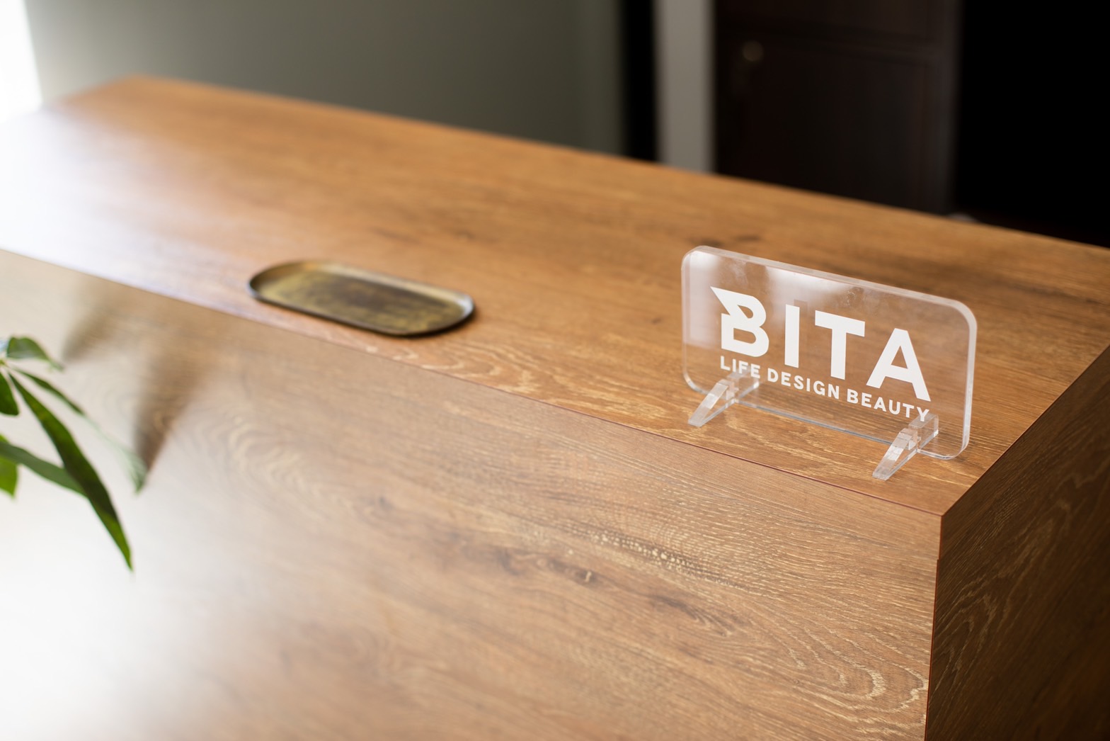 【谷町六丁目】≪社会保険完備≫≪完全19時退勤≫≪マンツーマン接客≫≪スタイリストオンリー≫幅広い年齢層から人気のサロン！無駄な時間を減らし、ワークライフバランスの実現を目指しています！「Hair salon BITA（ヘアーサロンビータ）」からスタイリスト（美容師）の求人☆★