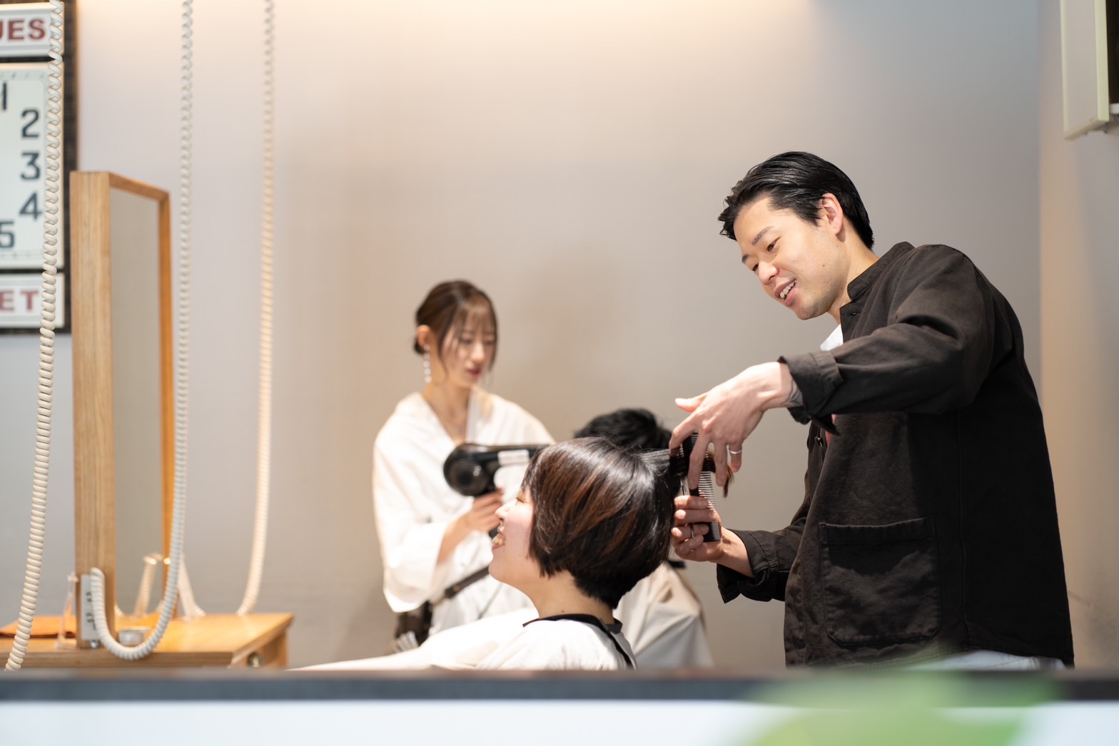 【谷町六丁目】≪社会保険完備≫≪完全19時退勤≫≪マンツーマン接客≫≪スタイリストオンリー≫幅広い年齢層から人気のサロン！無駄な時間を減らし、ワークライフバランスの実現を目指しています！「Hair salon BITA（ヘアーサロンビータ）」からスタイリスト（美容師）の求人☆★