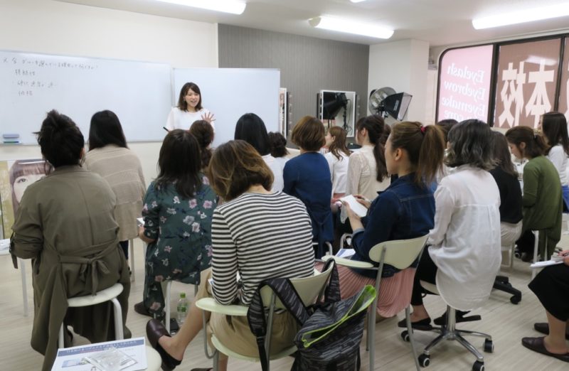 【天王寺】≪土日祝休みの完全週休2日制・基本残業ナシ・社会保険完備・実働8時間・産休育休実績あり≫今までの経験を活かし、講師として安定した働き方ができます！手厚い福利厚生が魅力の「Japan Eyelist College 大阪天王寺本校（ジャパンアイリストカレッジオオサカテンノウジホンコウ）」からインストラクターの求人☆★