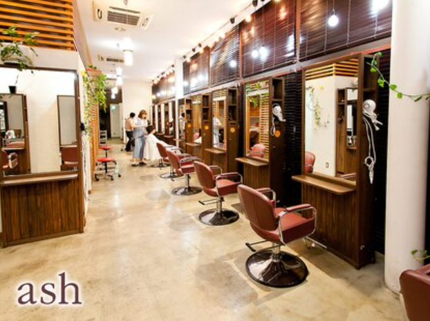 【井野】≪デザインカラーが人気≫≪複数店舗合同レッスンあり≫≪有給休暇あり≫外国人風カラーが大人気！スタッフ同士仲が良く、お給料・お休み・成長のすべてが叶うサロンです！「ash takasaki（アッシュタカサキ）」からアシスタント（美容師）の求人☆★