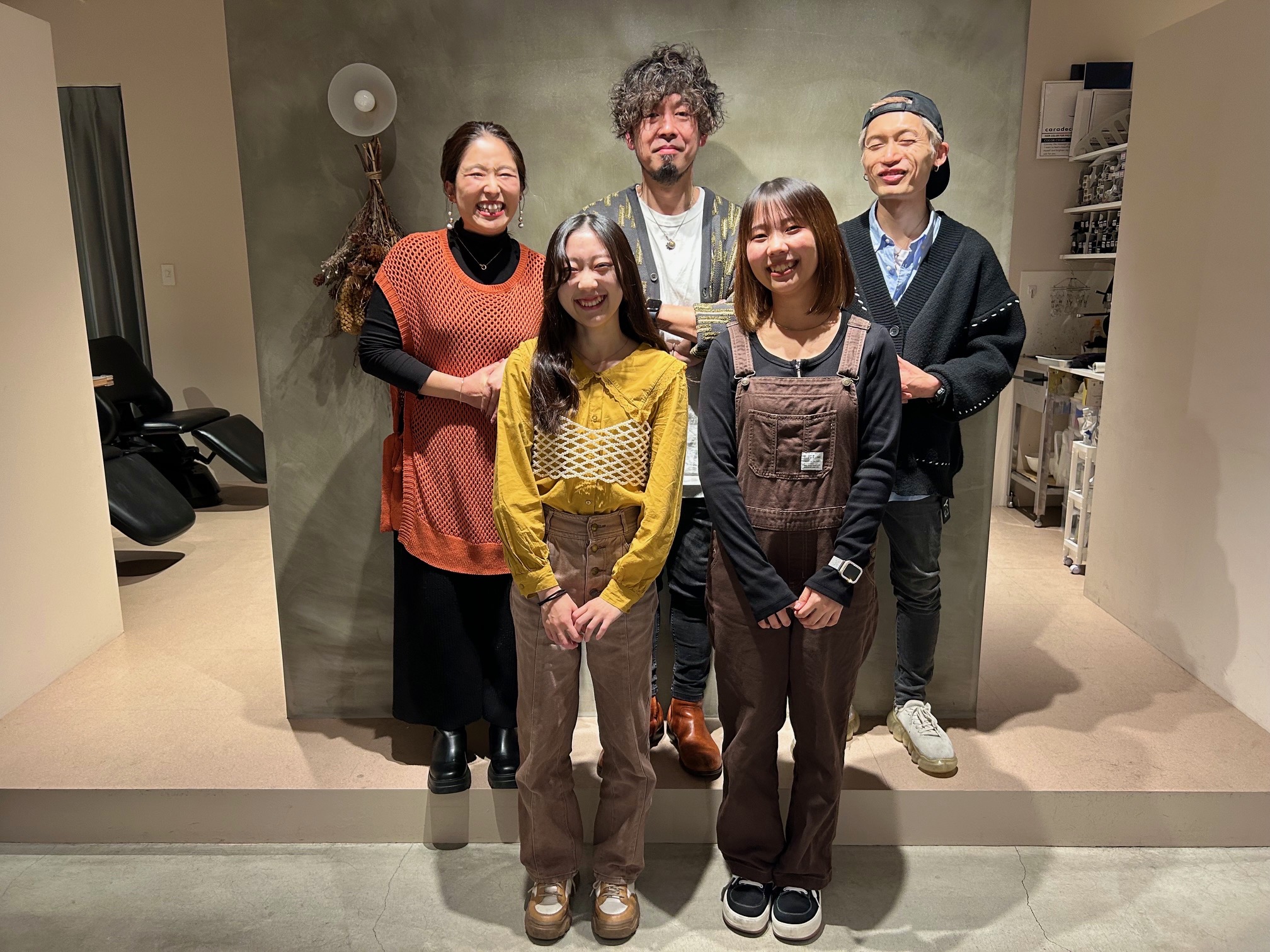 【高槻市駅】≪完全週休二日≫≪第1,3日曜休み≫≪社会保険完備≫≪自転車支給あり≫営業中レッスンも可能！あなたのペースでカリキュラムを進められるので無理なく成長していけるサロン！「rive gauche（リヴゴーシュ）」からアシスタント（美容師）の求人☆★☆