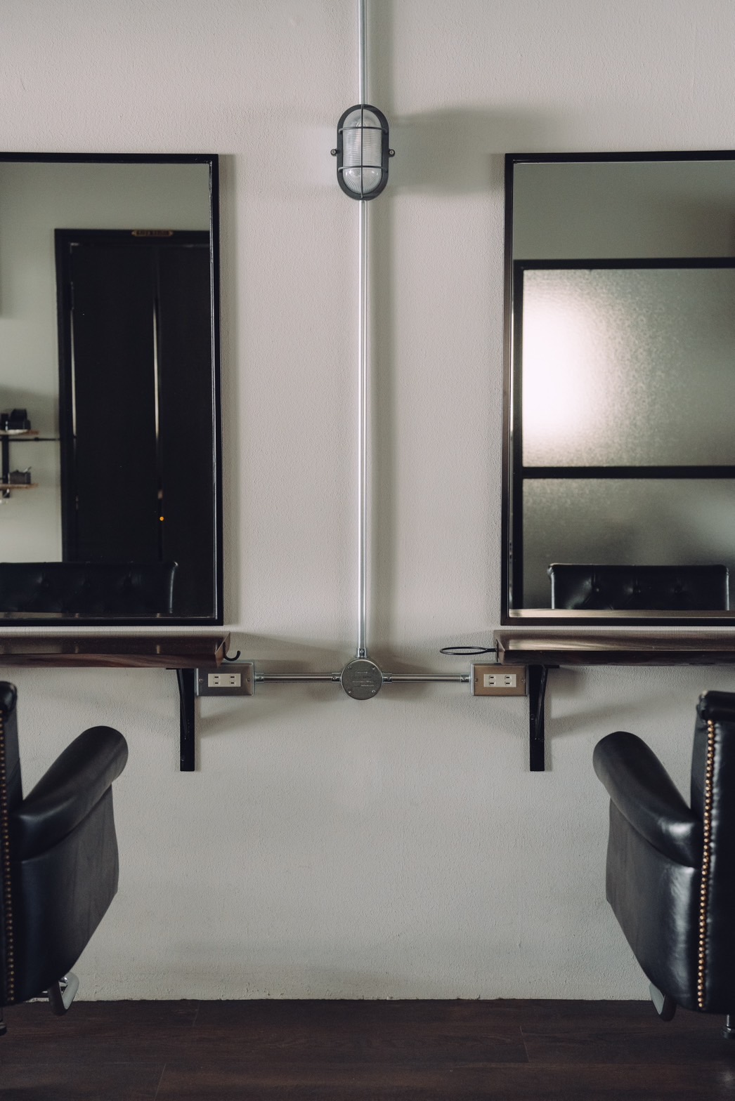 【江坂】≪マンツーマン接客≫≪住宅手当あり≫≪社会保険完備≫プライベートも充実できます!自然体で過ごせる居心地のいいサロン「WAVE(ウェーブ)」からスタイリスト(美容師)の求人☆☆