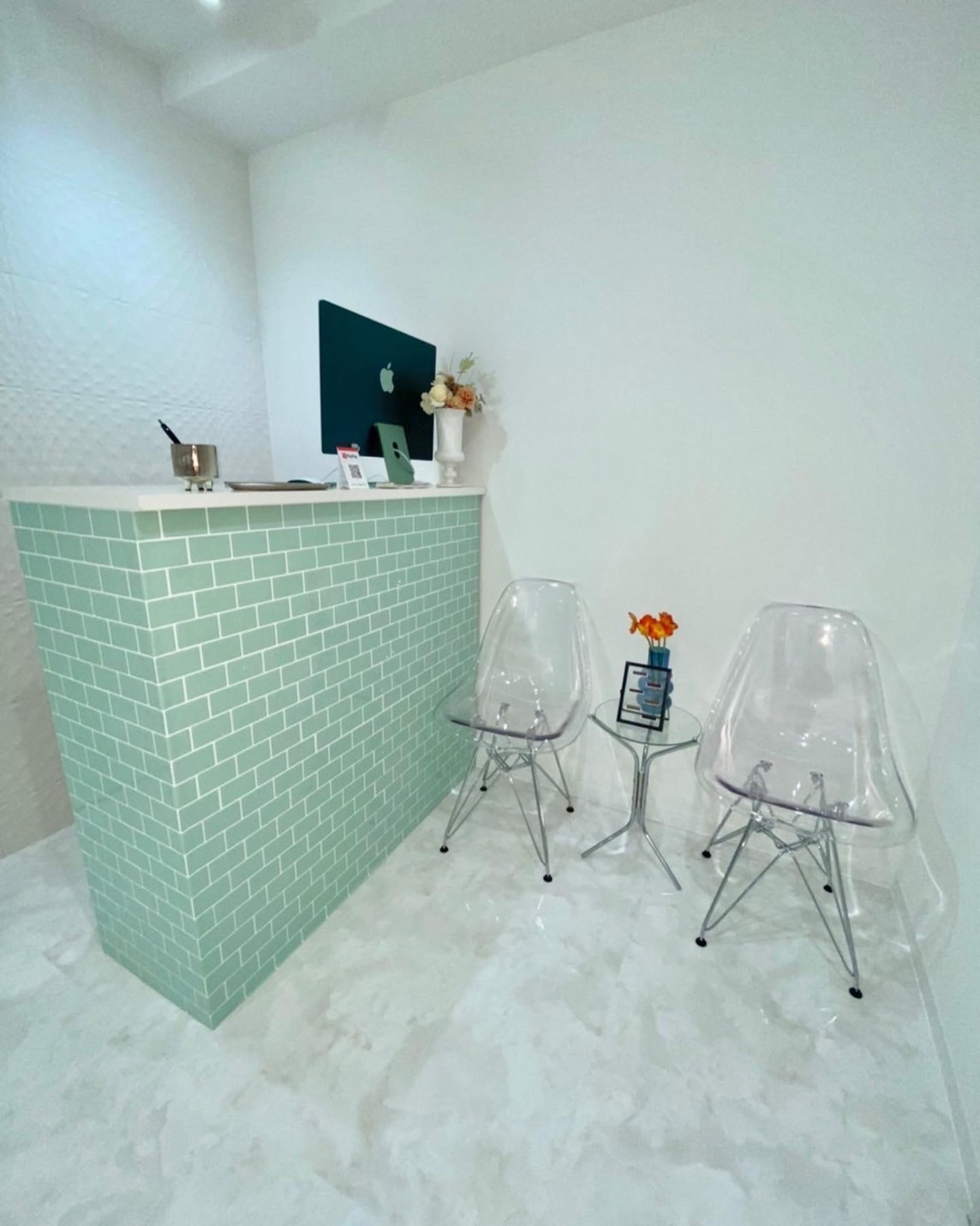 【江坂】≪土日休みOK≫≪連休取得OK≫半個室の落ち着いた空間!接客を大切にしたい方にオススメ「ON.fleek(オンフリーク)」からアイリスト(まつげエクステ・まつげパーマ・アイブロウ)の求人☆★☆