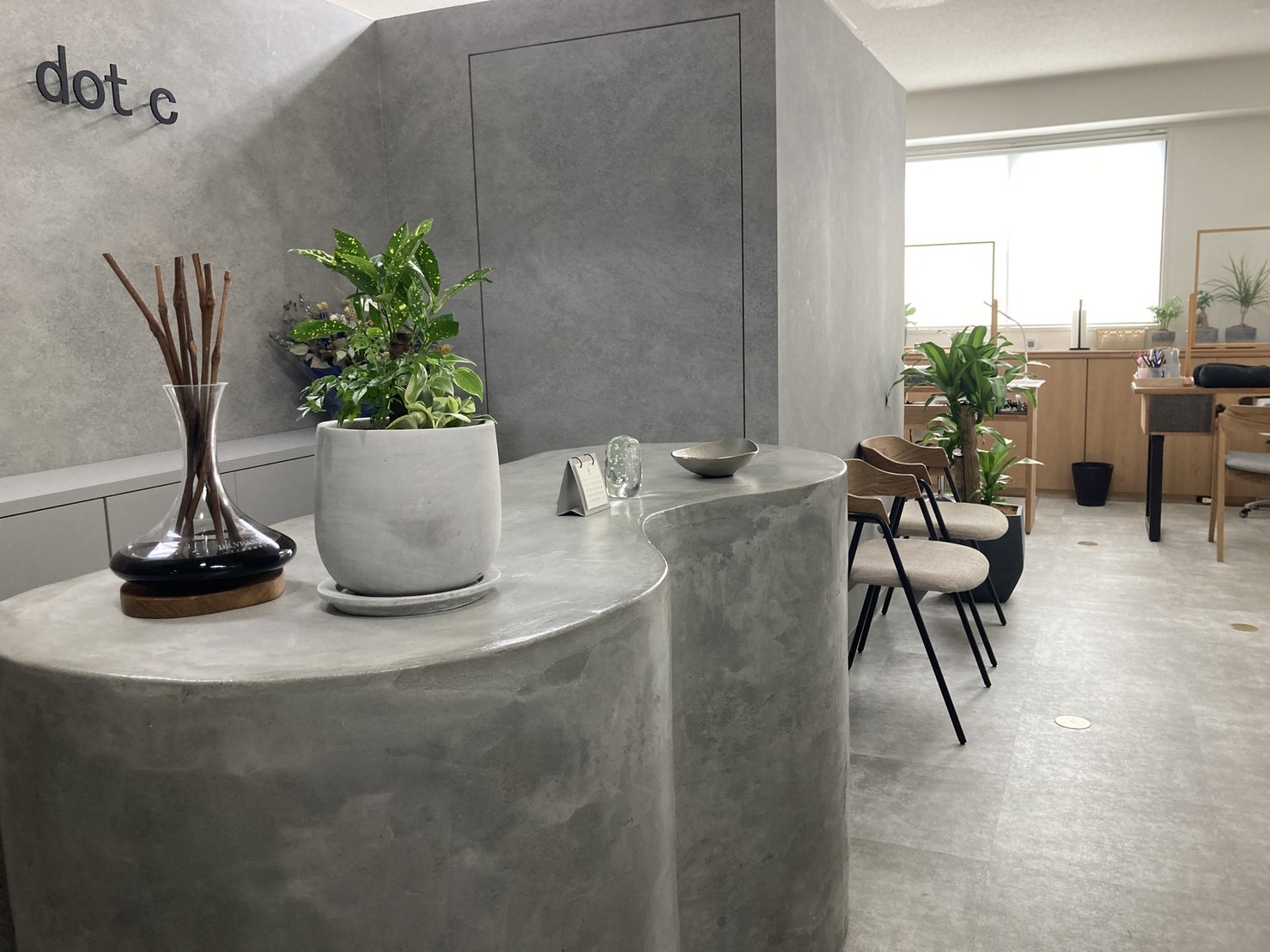 【三ノ宮】≪保障給あり≫≪髪色ネイル自由≫≪16時までの勤務OK≫施術時間がゆったりとしたサロン！落ち着いて働きたい方にピッタリ！「dot c（ドット シー）」からネイリスト（ネイル）の求人☆☆