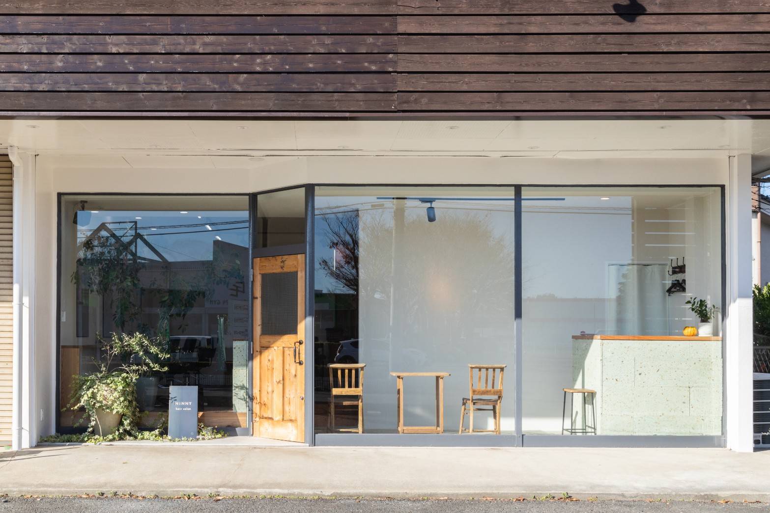 【玉戸】≪産休育休実績あり・完全週休2日制・マンツーマン接客≫子育て中の方やブランクがある方も大歓迎！心を込めた接客と丁寧なカウンセリングで人気のサロン「Ninny（ニニィ）」からスタイリスト（美容師）の求人☆★☆