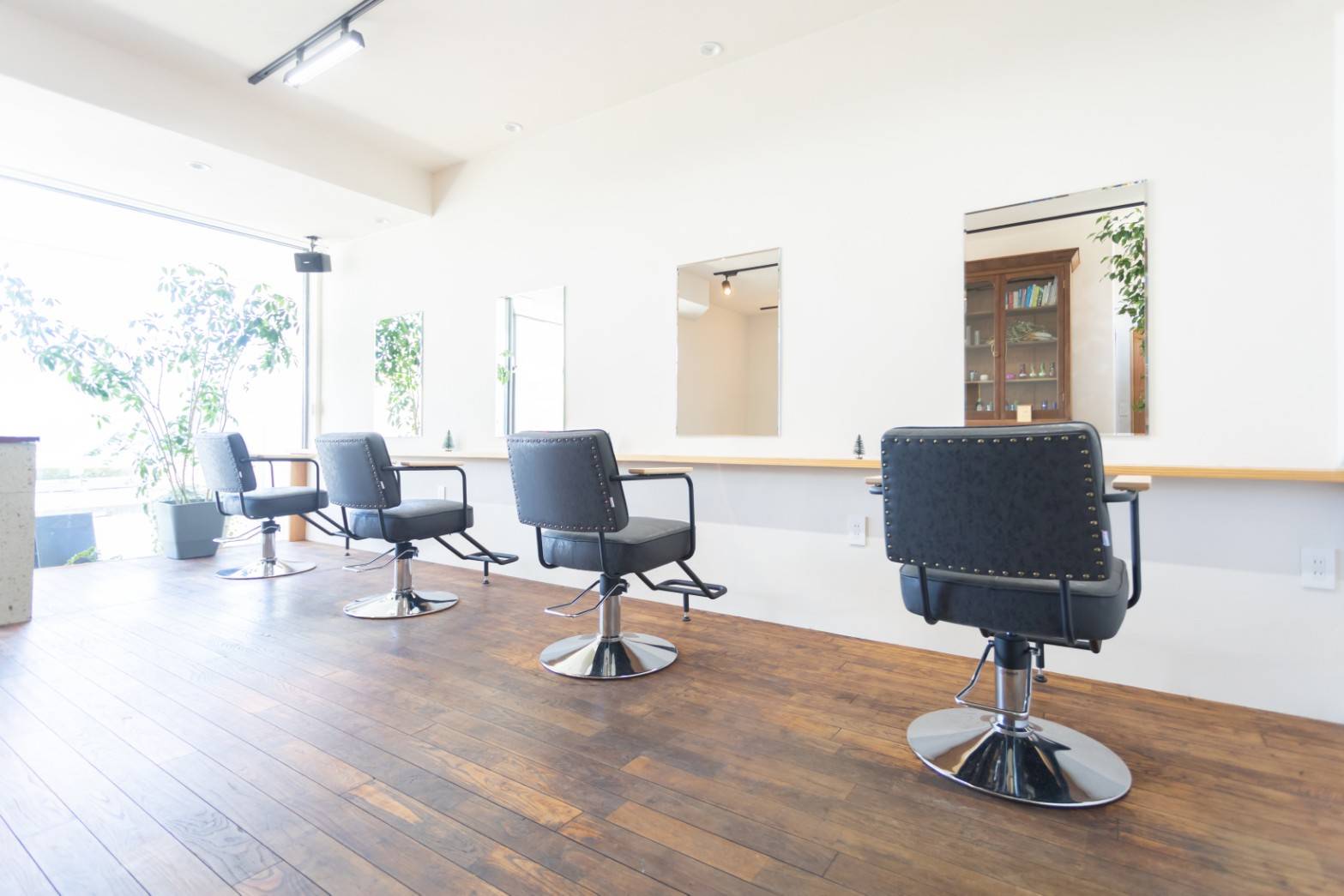 【玉戸】≪産休育休実績あり・完全週休2日制・マンツーマン接客≫子育て中の方やブランクがある方も大歓迎！心を込めた接客と丁寧なカウンセリングで人気のサロン「Ninny（ニニィ）」からスタイリスト（美容師）の求人☆★☆