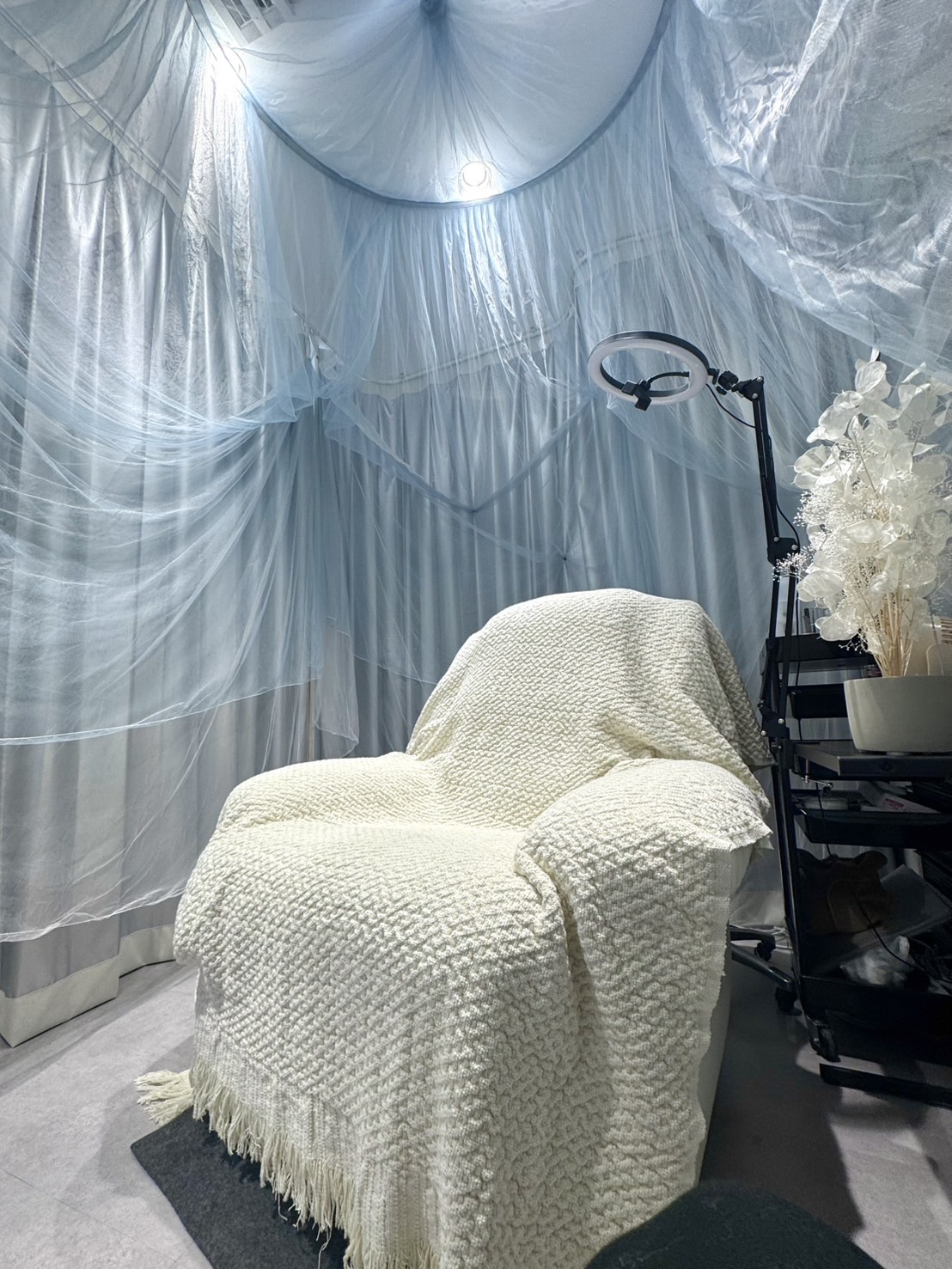 【心斎橋】≪未経験・新卒生歓迎≫≪日曜休み月1回OK≫≪モデル集めサポートあり≫≪ 研修中もお給料あり≫≪社会保険完備≫≪実働8時間≫人気美容室に併設するアイラッシュサロン！しっかり技術を学ぶ事が出来る環境です！「Sogno Eyelash & Eyebrow（ソーニョアイラッシュアンドアイブロウ）」からアイリスト（まつげエクステ・まつげパーマ・アイブロウ）の求人☆★