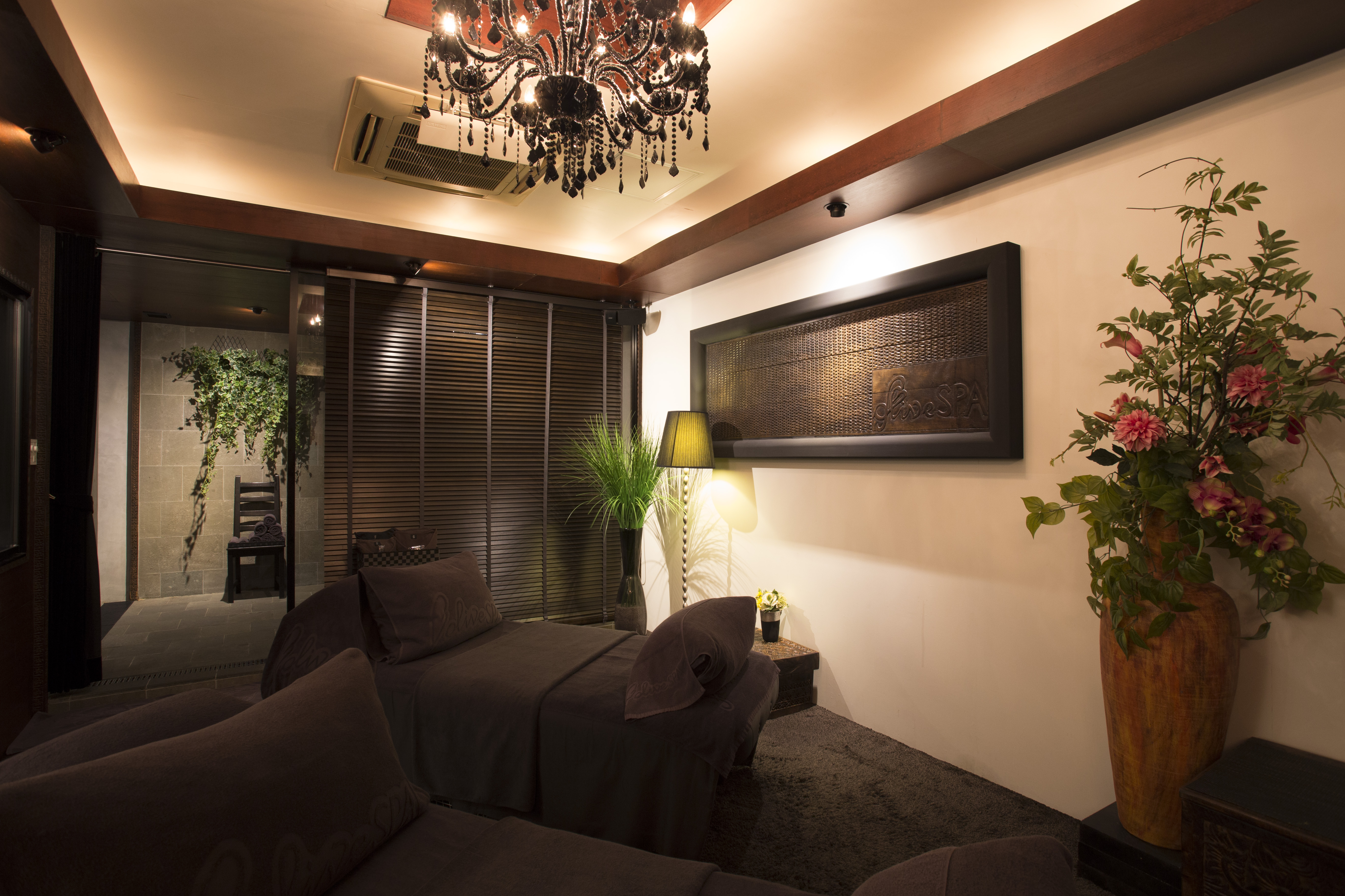 【四ツ橋】≪社会保険完備・産休育休実績多数・充実の福利厚生≫充実の研修で未経験の方でも一流のセラピストになれる環境を用意。高単価でひとり一人のお客様を大切に出来る環境がオススメ！「OLIVE SPA PENT HOUSE 堀江店（オリーブスパペントハウスホリエテン）」からセラピストの求人☆☆