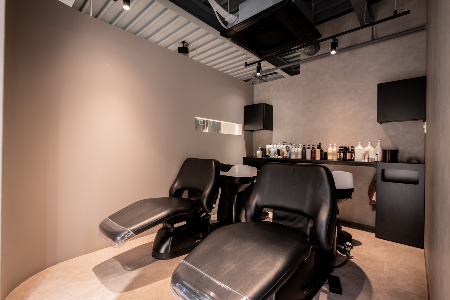 【西鉄香椎】≪業務委託・完全歩合制・保障給あり・マンツーマン接客≫新規入客に自信あり！！高収入を狙えます！丁寧なカウンセリングと高い技術力が愛されるアットホームなヘアサロン「annee（アネ）」からスタイリスト（美容師）の求人☆★