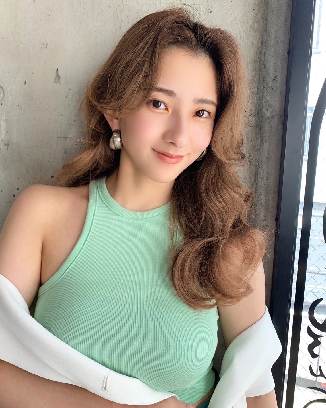 【原宿】≪給与高水準！≫≪デザインカラーが人気≫≪アシスタント歩合あり≫YouTuberやモデルも通う大人気のトレンド発信サロン！休みと稼ぎが両立したサロンです！カリキュラムに沿ってしっかり学びたい人や美容が好きな方大歓迎です！「salon de MiLK 原宿店（サロンドミルクハラジュクテン）」からアシスタント（美容師）の求人☆★