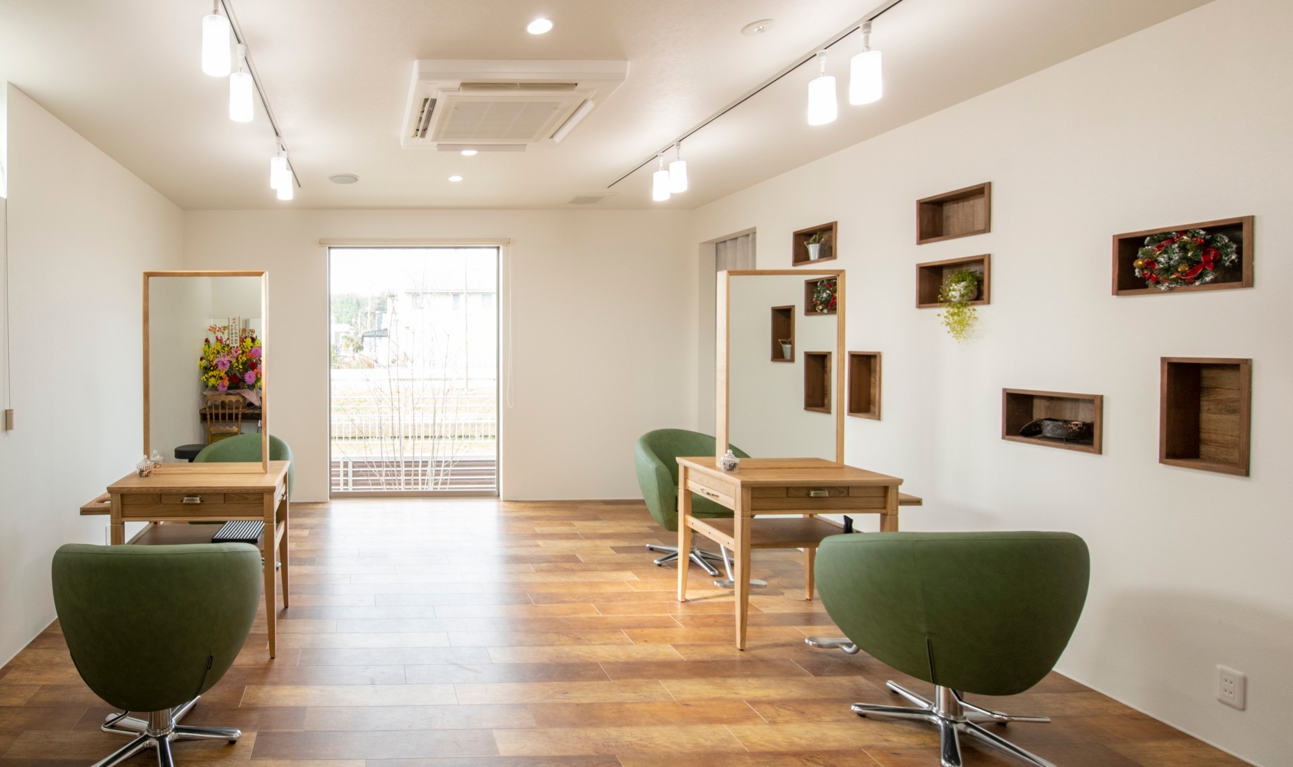 【三国神社】◆日曜定休あり・社会保険完備・産休育休実績あり◆ゆったりと働けるサロンで、プライベートも大切にしつつ美容師を楽しみませんか？相談しながらあなたの理想の働き方を叶えていきましょう！「Hair Studio Deep（ヘアースタジオディープ）」からスタイリスト（美容師）の求人☆★☆