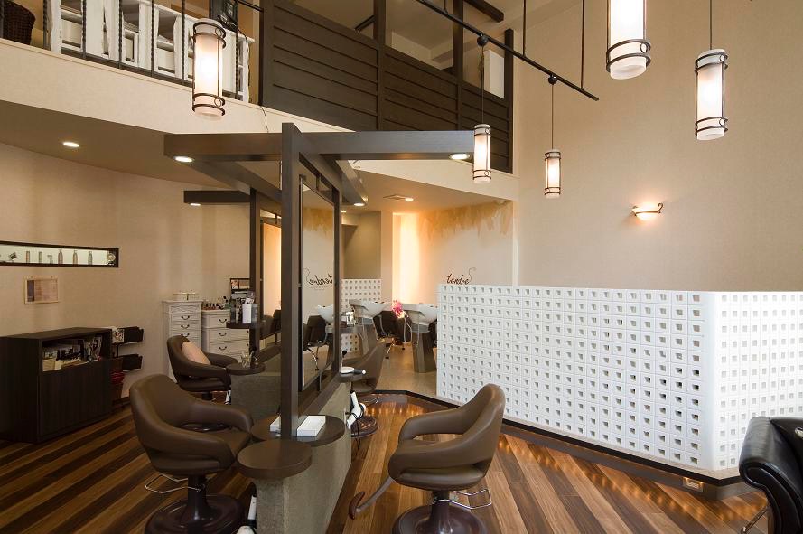 【伏見】≪18時の定時で帰宅・有給取得100%実績あり≫≪土日祝休みOK≫≪18時10分までに退勤可能≫女性が長く安心して働けるサロン作りをしています！完全マンツーマンでお客様に向き合ったサロンワークができるおしゃれサロン！「tendre（タンドル）」からスタイリスト（美容師）の求人☆★