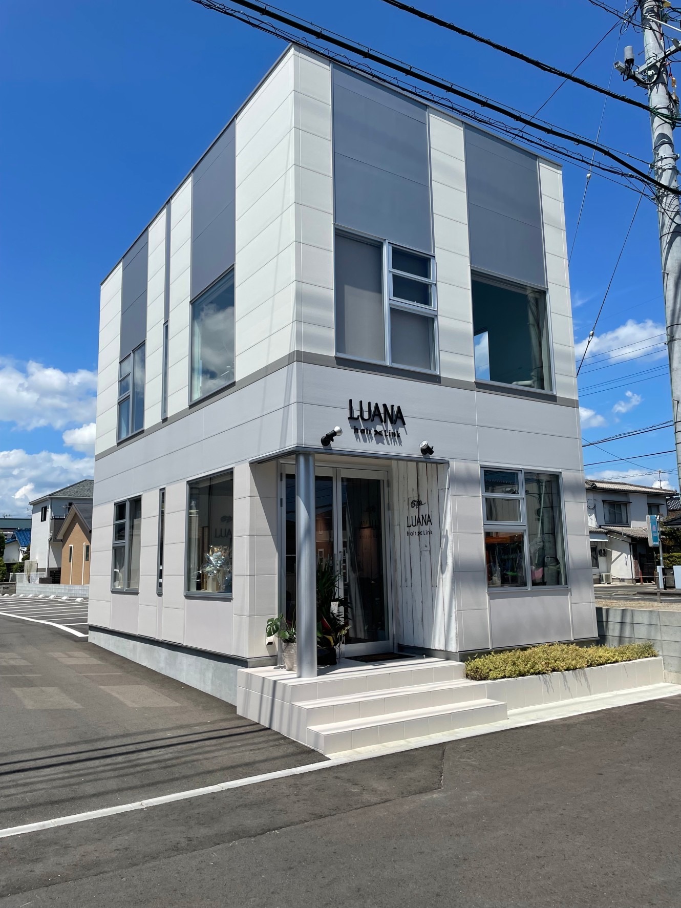 【八戸溝】≪選べる働き方・基本残業無し・リフレッシュ休暇あり・高単価≫あなたの目指す美容師像を叶えていきましょう!子育て中のママさんも歓迎!大人女性メインに心地の良い空間が定評の少人数制サロン「hair Link LUANA(ヘアーリンクルアナ)」からスタイリスト(美容師)の求人☆★