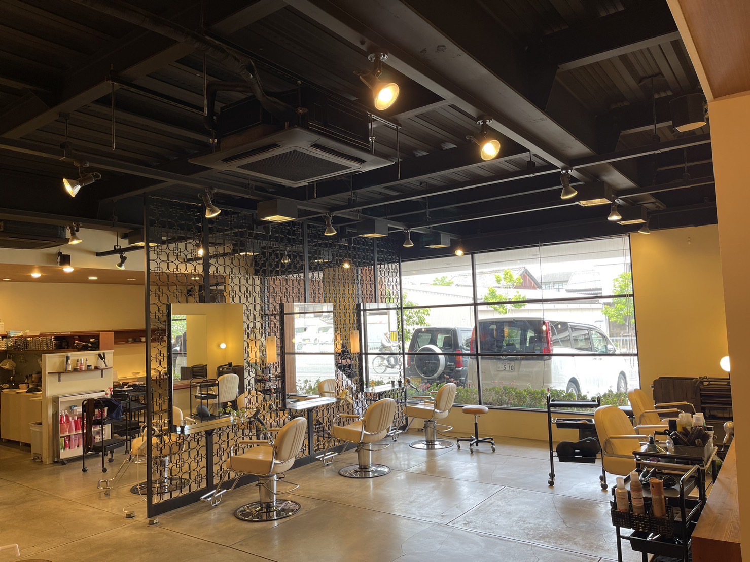 【泉大津】≪週1日勤務からOK≫≪扶養内の勤務OK≫≪16時までに退勤可能≫≪年4回連休あり≫≪産休育休実績あり≫≪社会保険完備≫ママさん美容師が活躍するヘアサロン！あなたの働き方の希望、ぜひご相談ください！「mitis（ミーティス）」からスタイリスト（美容師）の求人★☆