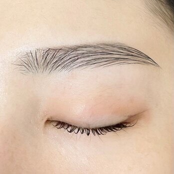 【表参道】≪髪色、ネイル自由≫≪早帰りアリ≫≪まつげパーマが人気≫お客様の骨格に合わせて、理想のアイデザインを提案！一人ひとりに向き合った施術をしたい方にオススメです。しっかり稼ぎたい方＆少人数でアットホームな職場で働きたい方大歓迎！「LIL 表参道（リルオモテサンドウ）」からアイリスト（まつげエクステ・まつげパーマ・アイブロウ）の求人☆☆