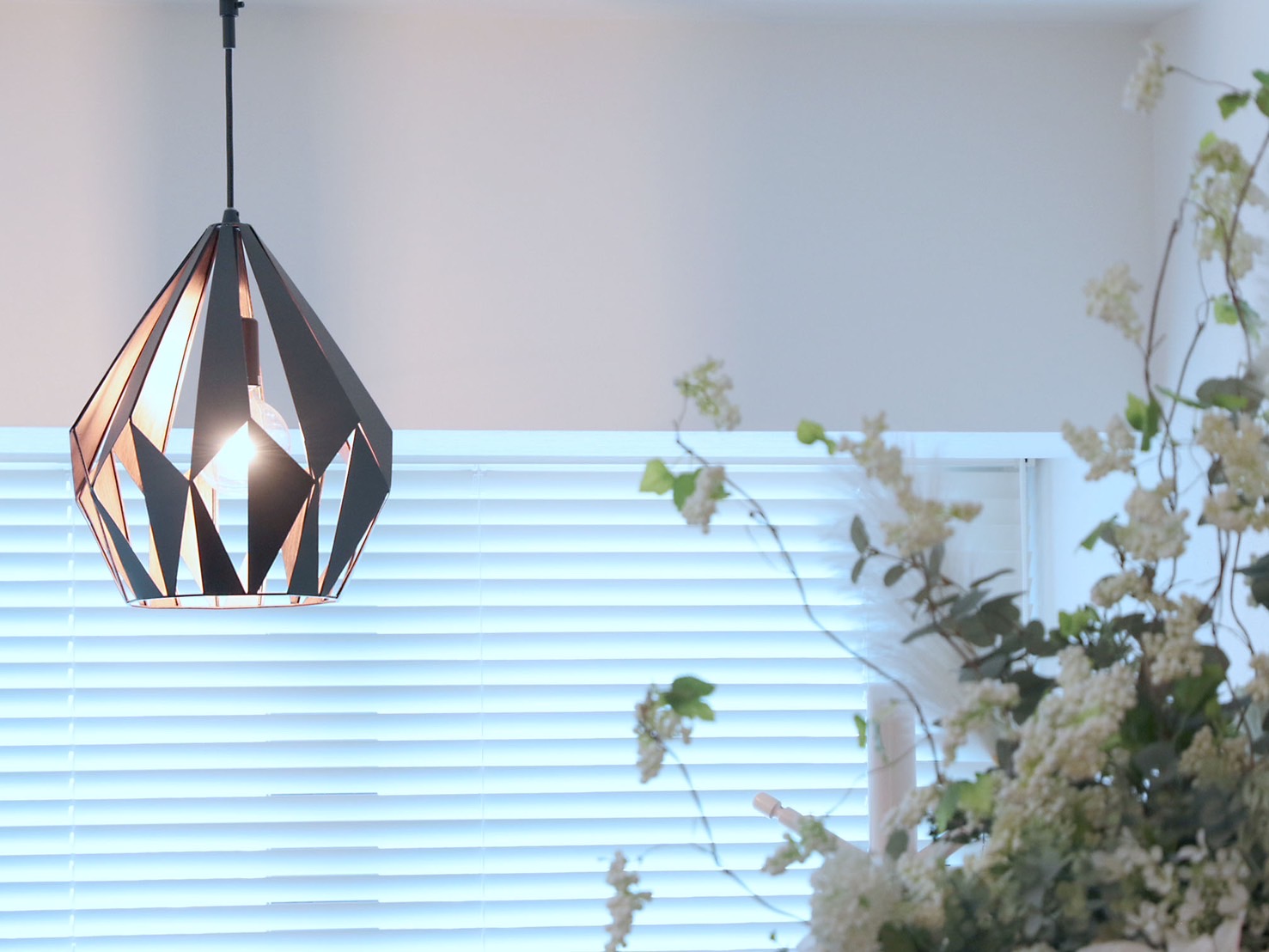 【長堀橋】安心して長く働けるサロン！！研修体制もバッチリで技術に不安がある方もご相談ください！≪2ヶ月でデビューOK≫≪社会保険完備≫≪完全週休2日制≫パリジェンヌ公式ディプロマ取得店「ROAR eye（ロアーアイ）」からアイリスト（まつげエクステ・まつげパーマ・アイブロウ）の求人☆★☆