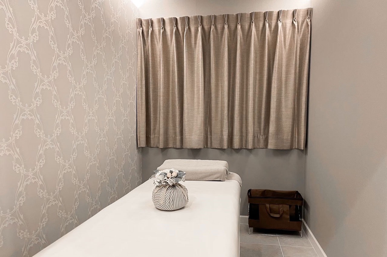 【三ノ宮】≪土日休みOK≫≪ハンドメイン≫≪16時迄の勤務OK≫≪最低保障給あり≫≪ノルマなし≫姿勢矯正、フェイシャルなど幅広いメニューを扱っているサロン。お客様に寄り添った接客がしたい方歓迎！「美POCKETS PLUS（ビポケッツプラス）」からエステティシャンの求人☆☆