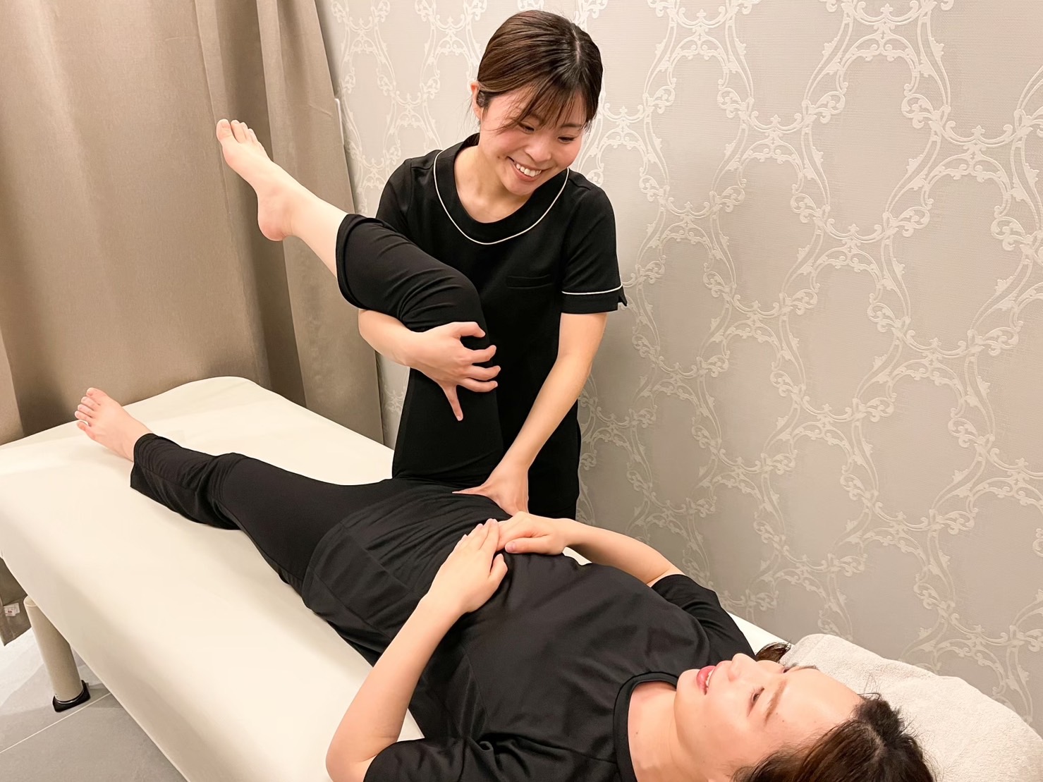 【三ノ宮】≪土日休みOK≫≪ハンドメイン≫≪16時迄の勤務OK≫≪最低保障給あり≫≪ノルマなし≫姿勢矯正、フェイシャルなど幅広いメニューを扱っているサロン。お客様に寄り添った接客がしたい方歓迎！「美POCKETS PLUS（ビポケッツプラス）」からエステティシャンの求人☆☆