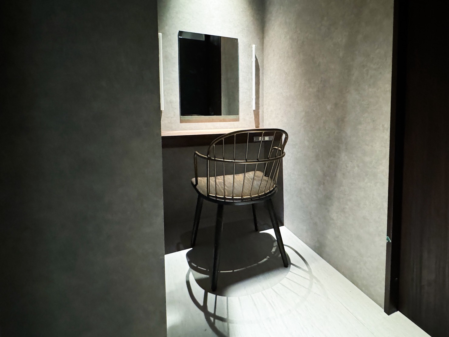 【摂津本山】≪アイラッシュ部門立ち上げスタッフ募集！≫≪完全個室サロン≫≪土日祝休みOK≫≪完全週休2日制≫≪17時半退勤可能≫安心のサポート体制あり！大人女性に"似合う"を届ける提案型サロン「Luu HANARE（ルーハナレ）」からアイリスト（まつげエクステ・まつげパーマ・アイブロウ）の求人☆★