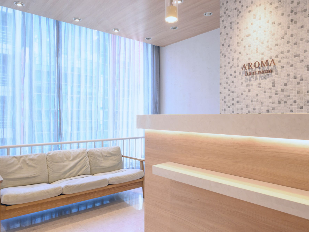 【池袋】◆社会保険完備・営業時間内レッスン中心・1年前後でスタイリストデビュー可能◆たくさん入客して経験が積めるので、技術向上も早い！トレンド×高技術をウリに20～30代のお客様を中心に支持されています！「AROMA hair room 池袋店（アロマヘアールームイケブクロテン）」からアシスタント（美容師）の求人☆★