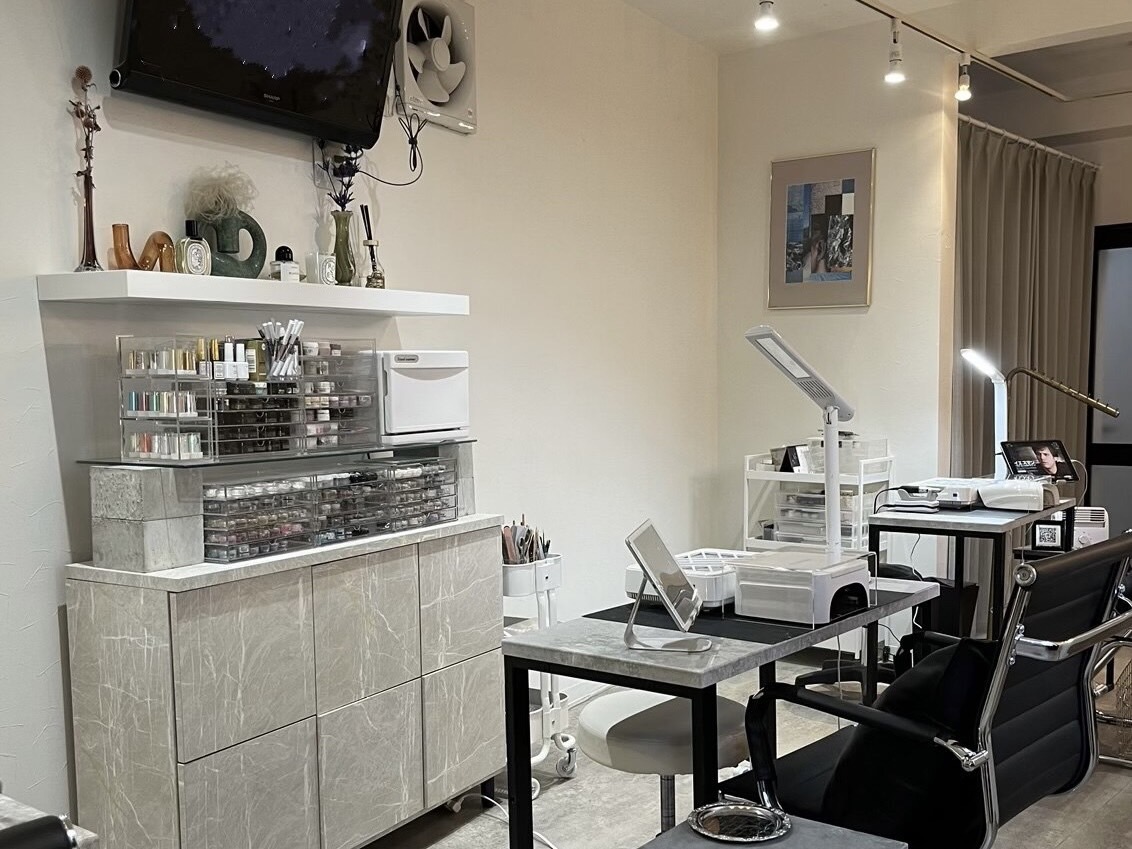 【泉大津駅】≪サロンワーク未経験OK≫≪社会保険完備≫≪土日休み月2,3回までOK≫≪営業時間中レッスン≫≪モデル集めサポートあり≫≪研修中もお給料あり≫≪髪色自由・ネイルOK≫ネイルとアイのトータルビューティーサロン！トレンドを取り入れたニュアンスネイルが人気！「Eden（エデン）」からネイリスト（ネイル）の求人★☆