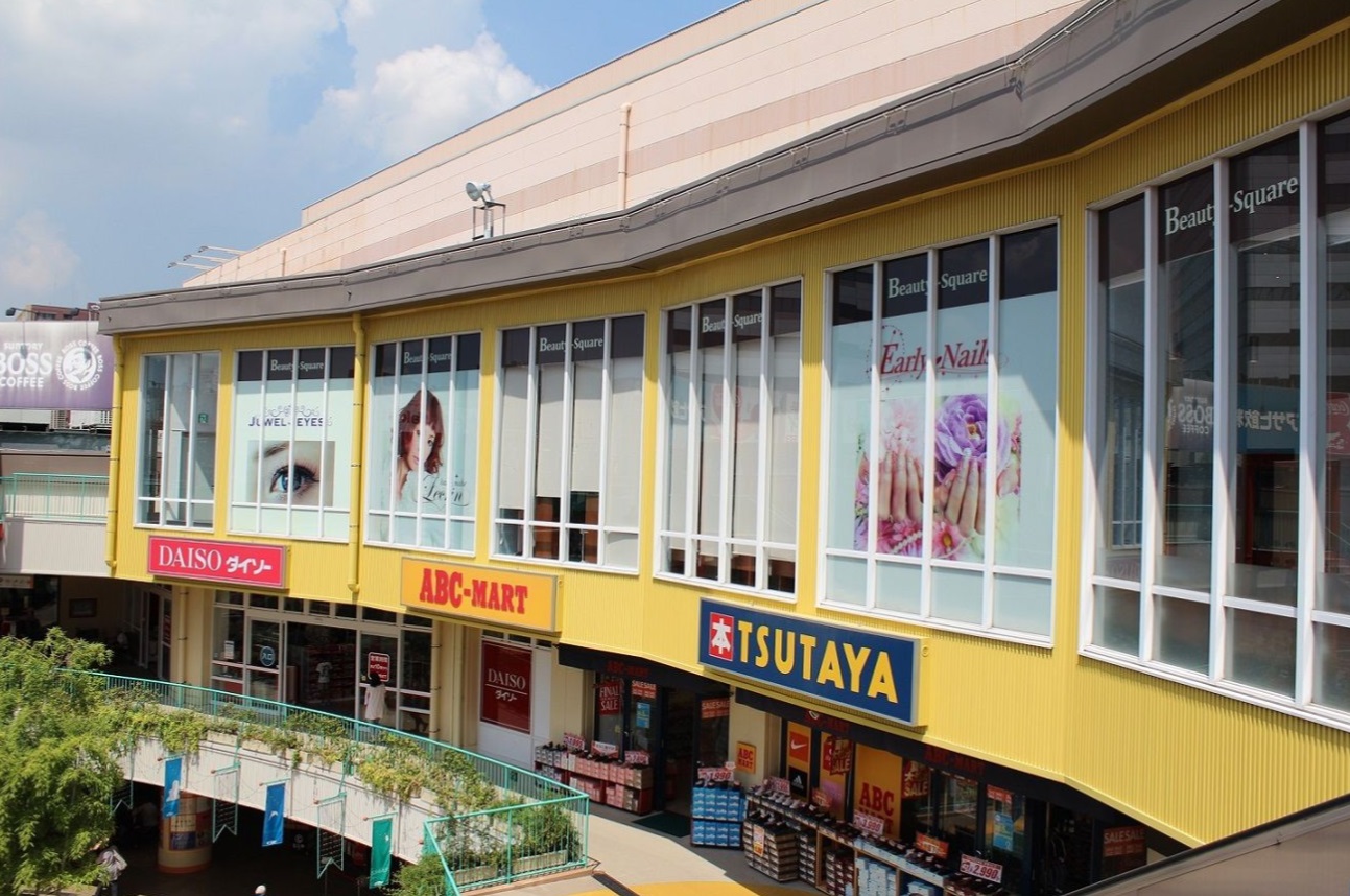 【チャチャタウン小倉】≪休日数の選択OK・社会保険完備・交通費orガソリン代は全額支給≫毎日の仕事を楽しんでもらいたい！そのために充実した福利厚生を整えています！地域のお客様に長く愛されるトータルビューティーサロン「hair&make Lecrin（ヘアアンドメイクレカン）」からスタイリスト（美容師）の求人★☆