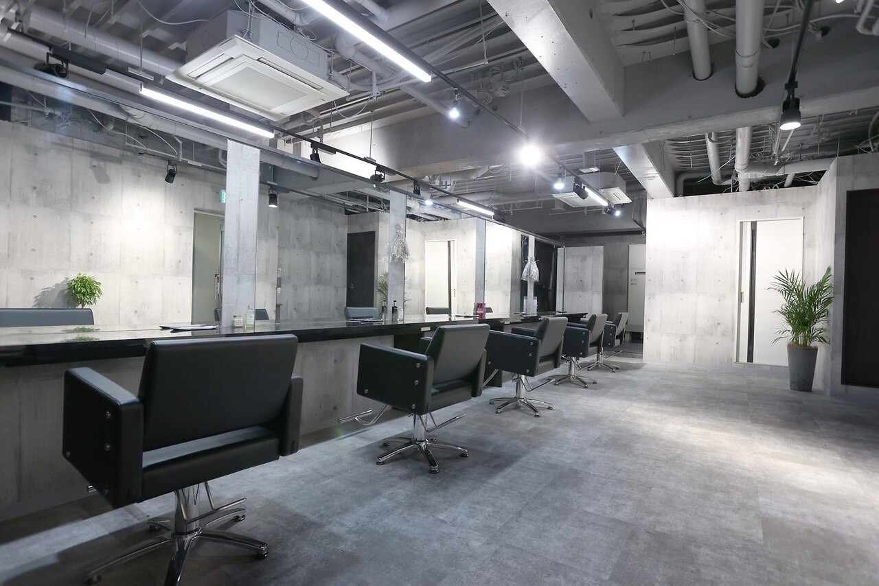 【三宮】≪社会保険完備≫≪平均単価1万円≫≪アイラッシュメニューあり≫ハイトーン特化のため、10～20代などトレンド発信世代に人気の高いヘアサロンです！「Maison（メゾン）」からスタイリスト（美容師）の求人★☆