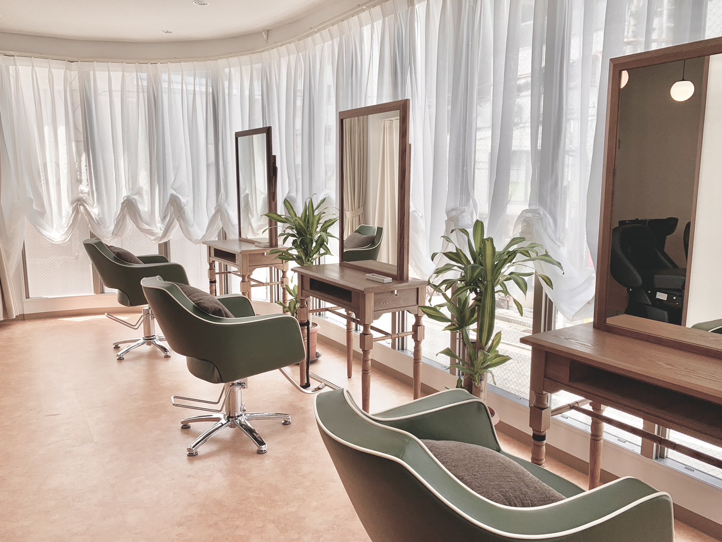 【深江】自由出勤の委託サロン！完全マンツーマンでの接客でお客様としっかり関われます。8000円以上の単価で無理せず稼げてプライベートも充実！「HAIR RESORT Laguna（ヘアーリゾートラグナ）」からスタイリスト（美容師）の求人☆★