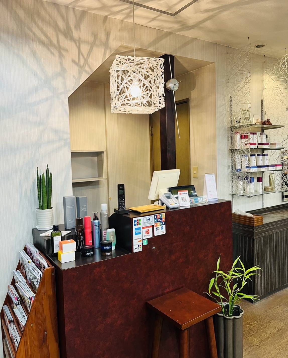 【南森町】≪完全週休2日制≫≪社会保険完備≫営業時間内レッスン可能！幅広い年齢層のお客様が来店されるため、幅広い年齢層に対応できる技術が学べますよ！地域密着型のアットホームサロン！「GAJIN eii（ガジンイー）」からアシスタント（美容師）の求人☆★