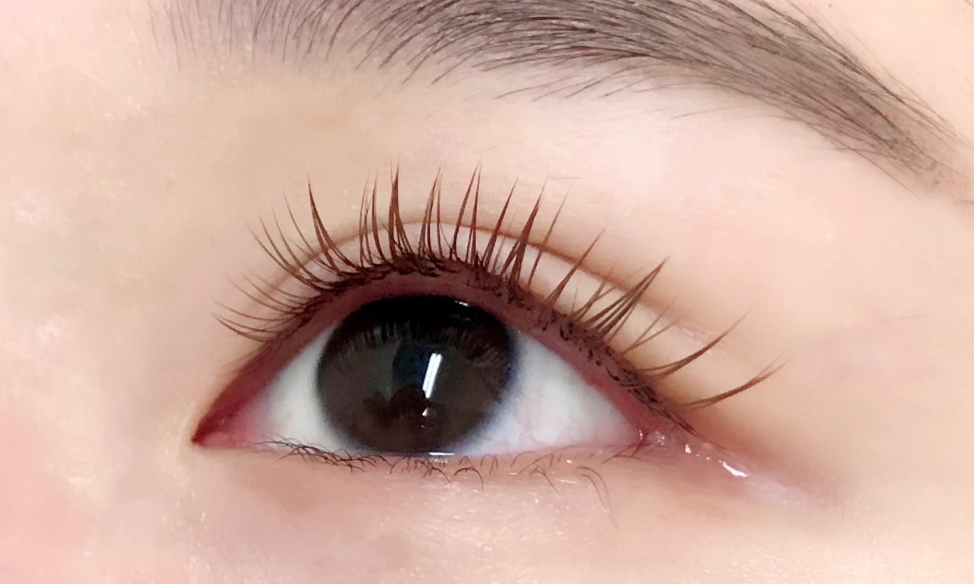 【麻布十番】≪充実の研修制度・未経験歓迎≫≪副業可≫≪目標達成手当5万円以上支給あり！≫安定した技術力と接客力でリピーターが絶えない人気サロン！努力した分だけお給料がアップし、高収入も目指せます。風通しの良いアットホームな「mahalo＆Festa 麻布十番店（マハロアンドフェスタアザブジュウバンテン）」からアイリスト（まつげエクステ・まつげパーマ・アイブロウ）の求人☆☆