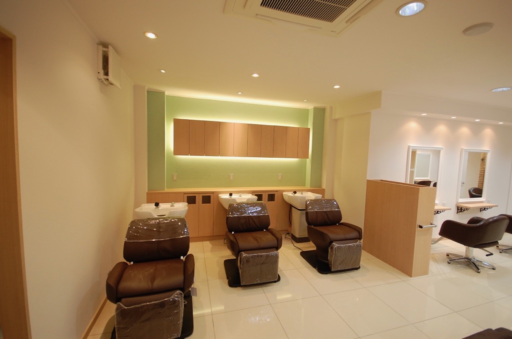 【蕨】◆土日休みOK・完全週休2日制・産休育休実績あり・社会保険完備◆集客力が強く、短い勤務時間でしっかり稼げます！ホワイトな待遇が魅力の高単価アンチエイジングサロン「LIBENE PLUS（リベーヌプラス）」からスタイリスト（美容師）の求人☆★