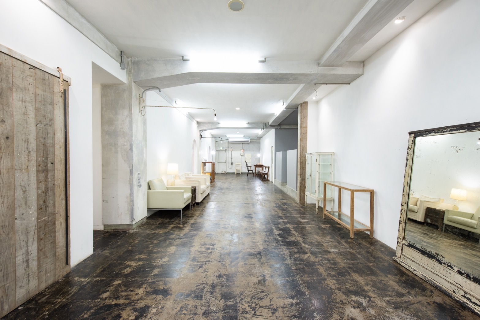 【小倉】≪社会保険完備・選べる働き方・土日の希望休OK・駐車場完備・デザインカラーが人気≫薬剤にもこだわり一人ひとりに寄り添った施術ができます！男女問わずお洒落な世代から大人気の高単価サロン「MAAAAAC（マーシー）」からスタイリスト（美容師）の求人☆★