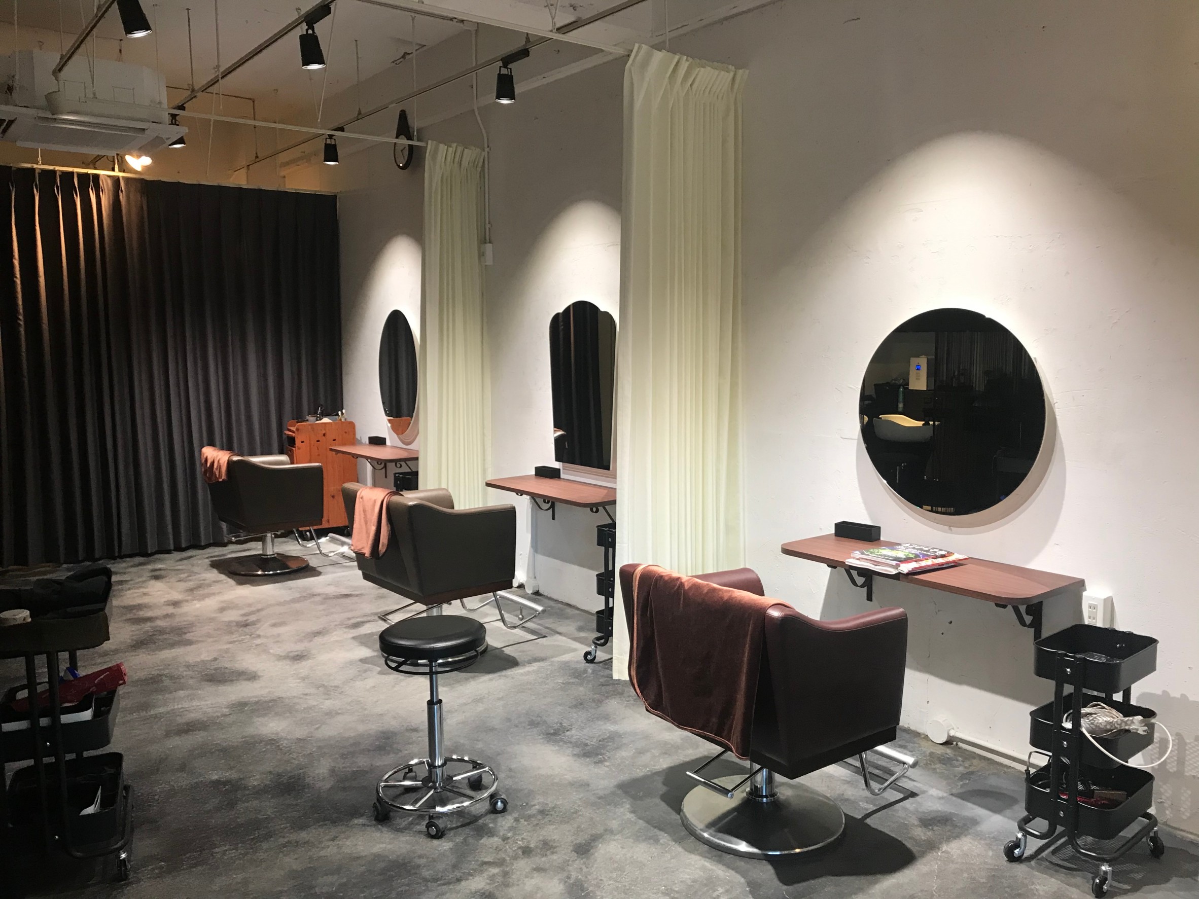 【今里】≪完全週休2日制≫≪社会保険完備≫≪アシスタント専任でもOK≫≪土日は時給1500～2000円≫幅広い年齢層から支持される人気ファミリーサロン！髪質改善メニューが人気なHAIR7（ヘアーセブン）からアシスタント（美容師）の求人☆★☆