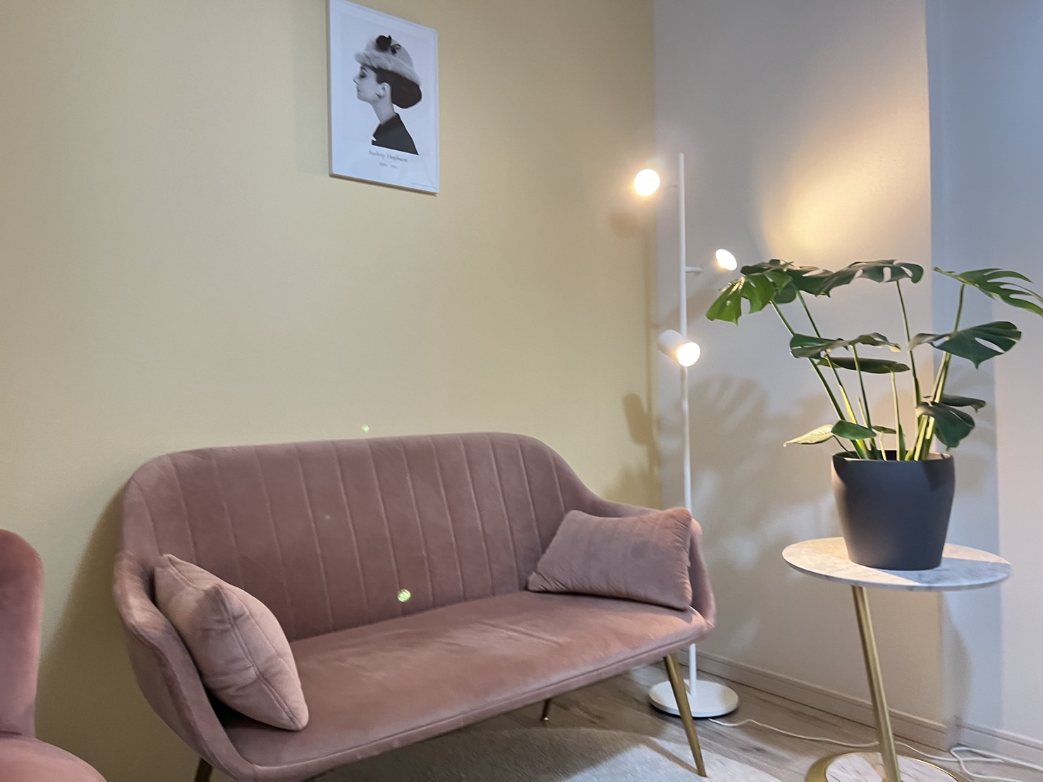 【長居】≪週2日、1日3時間~OK≫≪土日休み・連休OK≫≪ママさんの応募歓迎≫≪客単価10000円≫フェイシャル・脱毛を中心にお客様のお悩みを解決するサロン!予約がないときは中抜けができ、勤務日数などの相談も可能!自由な働き方ができます!「K-epi(ケーエピ)」からエステティシャンの求人☆☆