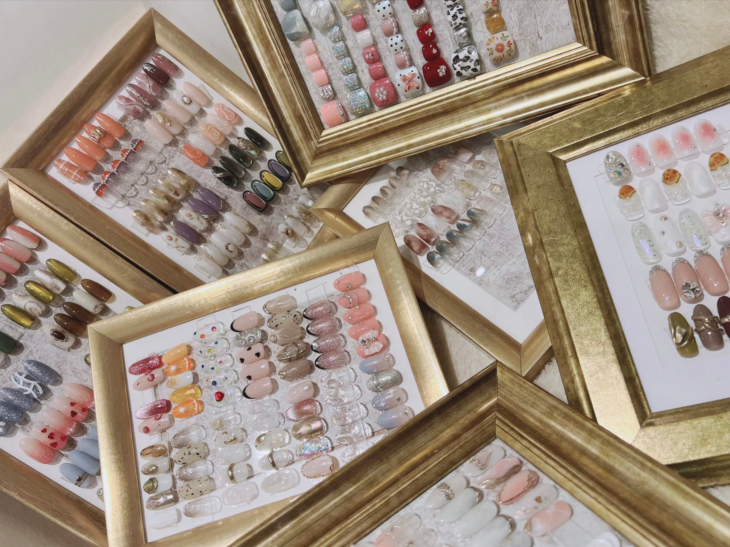 【山手】≪髪色、ネイル自由・土日休みや連休の取得OK！・客単価10000円の高単価サロン・口コミ高評価多数！≫お客様ひとりひとりと丁寧に向き合えます！仕事とプライベートを両立させられる自由度の高い勤務体系で、スタッフ満足度も高いサロン「Nail＆Eye Emmy（ネイルアンドアイエミー）」からネイリスト（ネイル）の求人☆☆