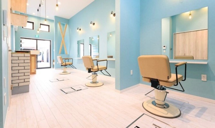 【北千住】≪完全週休2日制≫≪産休育休あり≫トレンドを取り入れた髪質改善メニューがウリの人気サロン！先を見据えて、美容師としてのキャリアを歩める環境です！「grandage repos 北千住（グランアージュルポキタセンジュ）」からアシスタント（美容師）の求人☆★