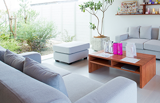 【曳馬】◆日曜定休あり・平均17時退勤◆ありがとうがたくさん飛び交う暖かいサロンです!スタッフ同士は仲が良く、お客様との距離も近い!結婚出産後も復帰したいと思えるサロン環境の「oazo 市野店(オアゾイチノテン)」からスタイリスト(美容師)の求人★☆