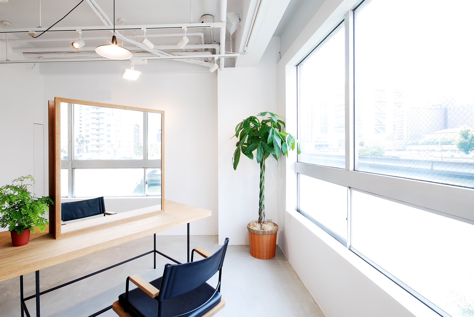 【中之島】≪独立支援制度あり≫≪社会保険完備≫≪店長候補歓迎≫美容師としてやりがいを感じられる環境!独立願望がある方大歓迎!「17 HAIRMAKE&NAIL(イーナヘアメイクアンドネイル」からスタイリスト(美容師)の求人☆★