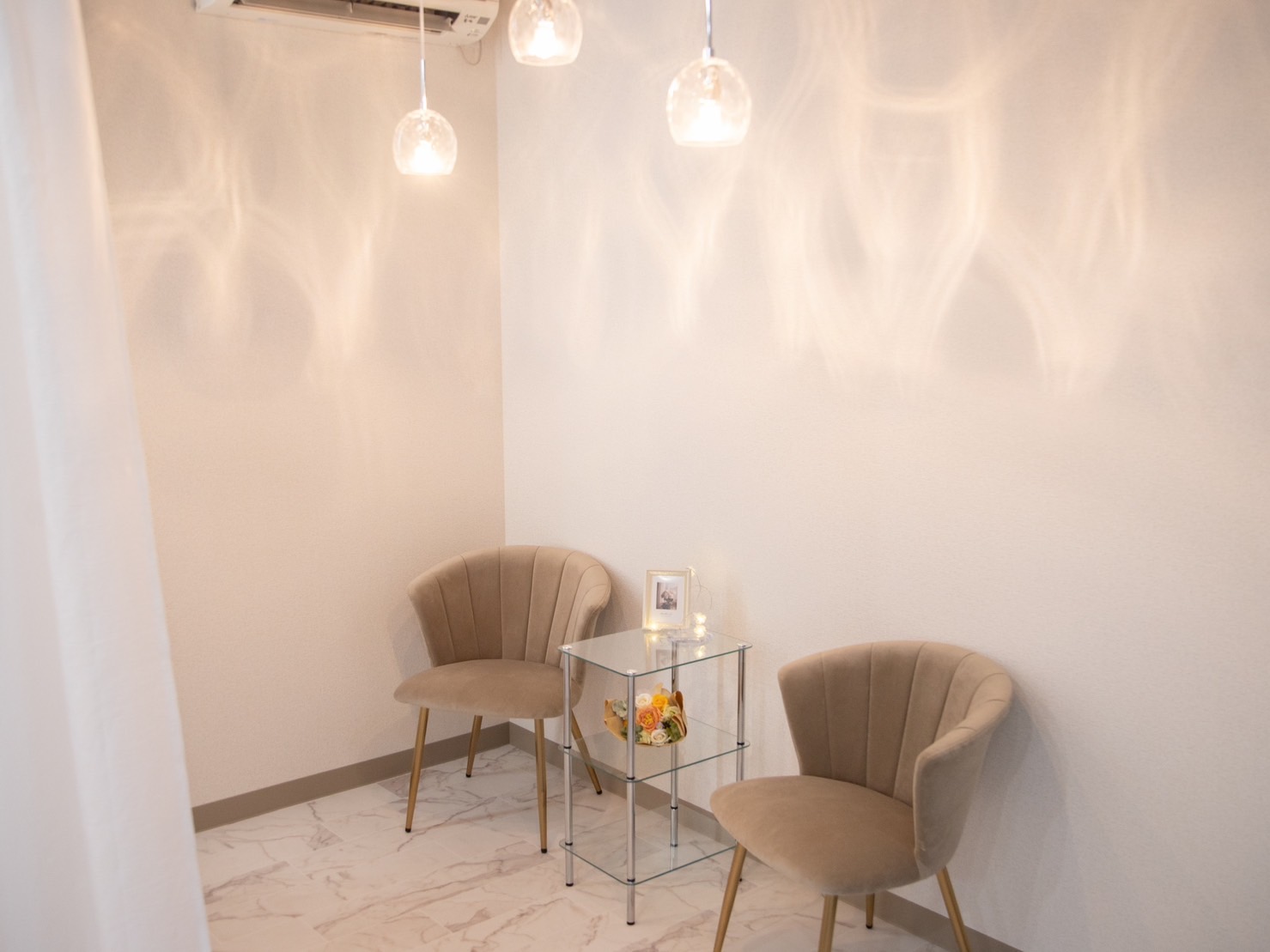 【千葉ニュータウン中央】≪完全週休2日制≫≪実働8時間≫≪土日休みOK！≫閉店時間が早いため、終業後のプライベートが充実！お客様に寄り添う地域密着型のサロンです。一緒にサロンを作り上げてくれる方大歓迎！「eyelash salon ANZU.（アイラッシュサロンアンズ）」からアイリスト（まつげエクステ・まつげパーマ・アイブロウ）の求人☆☆