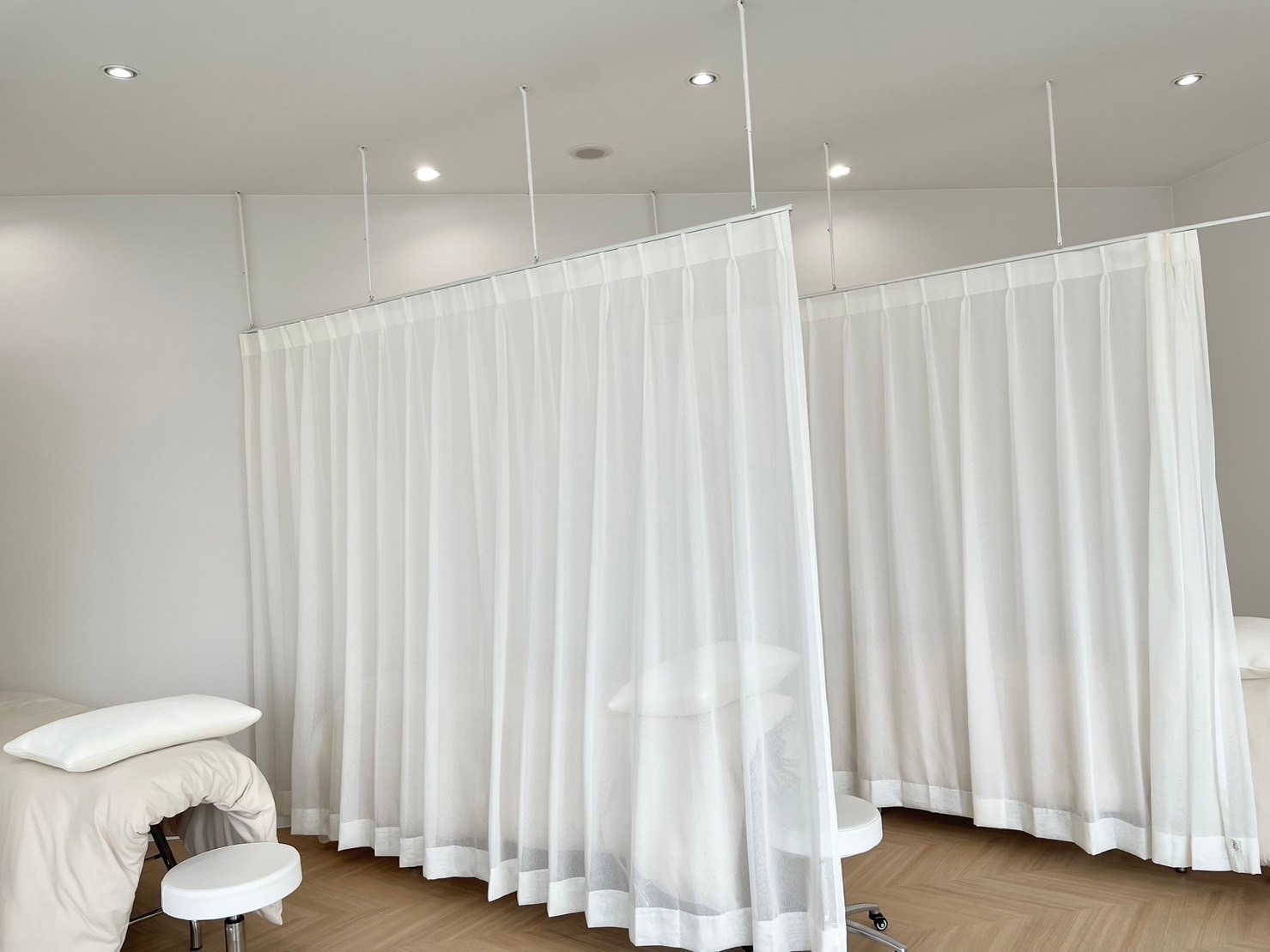 【福音寺】≪社会保険完備≫≪実働7時間≫≪未経験・新卒生OK≫研修中からお給料あり！アイビューティースクール併設で、安心してデビューできる環境です！「eye salon lazo 束本店（アイサロンラソツカモトテン）」からアイリスト（まつげエクステ・まつげパーマ・アイブロウ）の求人☆★☆