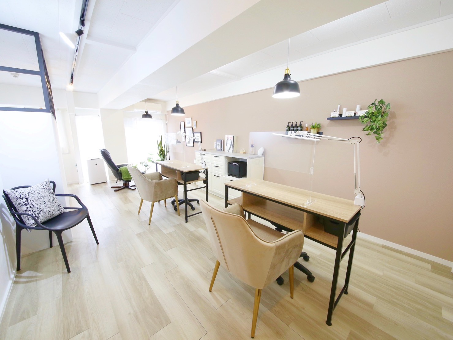 【大阪上本町】パラジェル導入サロン！≪ママさんやブランクのある方の応募も大歓迎≫≪土日休み月2回までOK≫≪賞与あり≫≪高単価≫≪実働8時間≫落ち着いた雰囲気のサロン！ゆったりと施術時間を取り、丁寧な接客・技術を提供しています！技術に自信がない方も安心、しっかり技術を身に付けられます！「GRACE nails（グレースネイルズ）」からネイリスト（ネイル）の求人☆☆