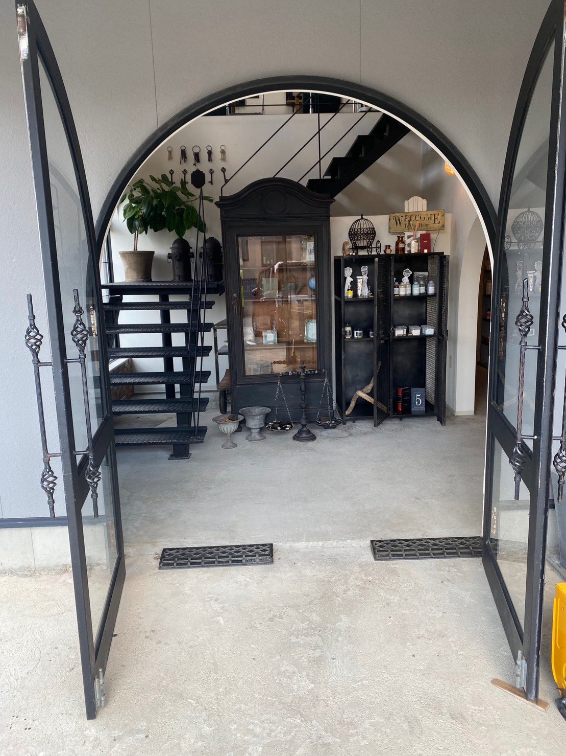 【大泉】◆社会保険完備・日曜定休あり・土日休み可能・17時半営業終了◆無駄な拘束などもない柔軟な社風！ダブルカラーやハイトーン、インナーカラーなど、カラーが特に強いサロン「ange cachette×Cherim boat（アンジュカシェットシェリムボート）」からスタイリスト（美容師）の求人☆★