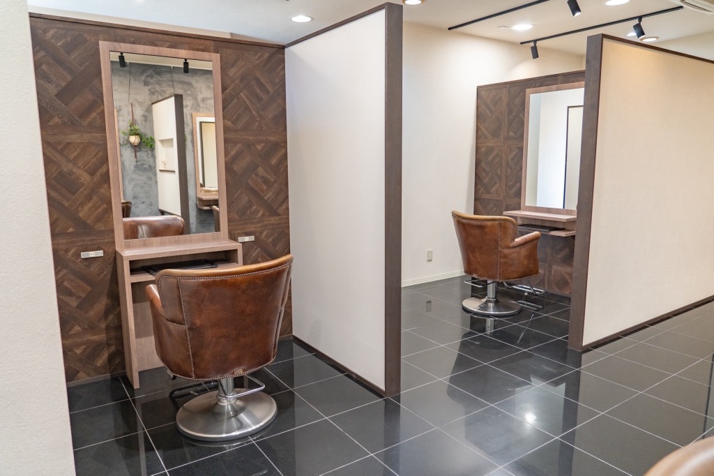 【星ヶ丘】◆月30万円保障・指名料全額還元◆高単価+完全マンツーマンでお客様と関われます!スピード重視ではなく、ひとり一人のお客様と向き合え、今までのスタンスを崩さず働ける「Natura 星ヶ丘店(ナトゥーラホシガオカテン)」スタイリスト(美容師)の求人★☆