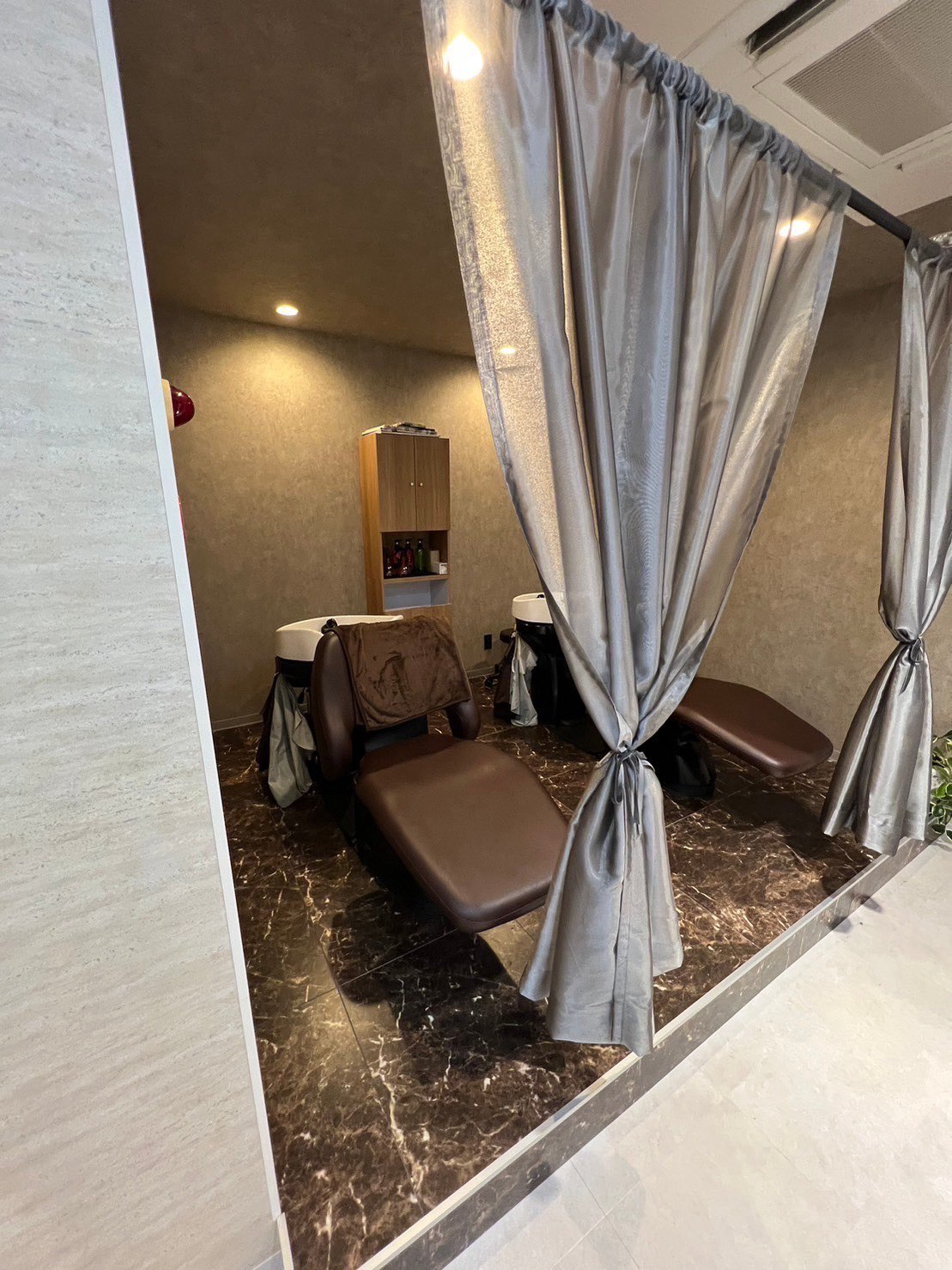 【伊勢市駅】◆月30万円保障・指名料全額還元◆高単価＋完全マンツーマンでお客様と関われます！スピード重視ではなく、ひとり一人のお客様と向き合え、今までのスタンスを崩さず働ける「RECIEL 伊勢店（レシェルイセテン）」スタイリスト（美容師）の求人★☆