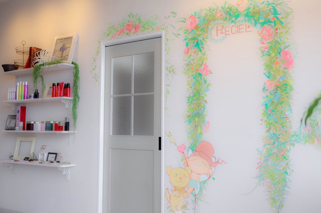 【松阪駅】◆月30万円保障・指名料全額還元◆高単価＋完全マンツーマンでお客様と関われます！スピード重視ではなく、ひとり一人のお客様と向き合え、今までのスタンスを崩さず働ける「RECIEL 松阪店（レシェルマツサカテン）」スタイリスト（美容師）の求人★☆