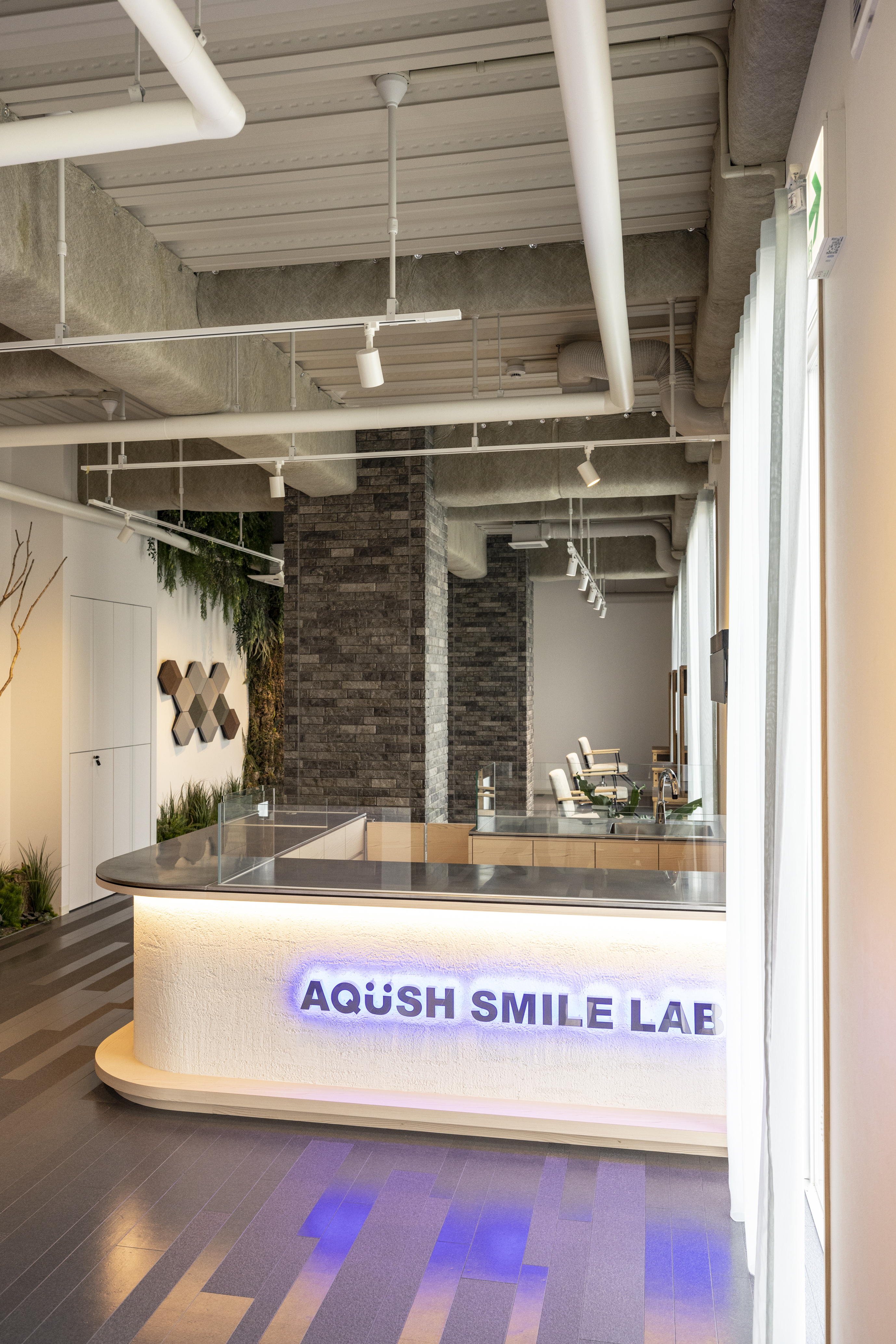 【上町二丁目】≪社会保険完備≫≪完全週休2日制≫≪土日祝休みの取得可能≫≪独立支援制度あり≫≪住宅手当あり（条件あり）≫20時までに退勤OK！成長と快適さ、働きやすさをあなたのスタイルに！「人が集まり次第、高知市にオープン予定の夢に向けて準備を整えるサロン」からスタイリスト（美容師）の求人☆★