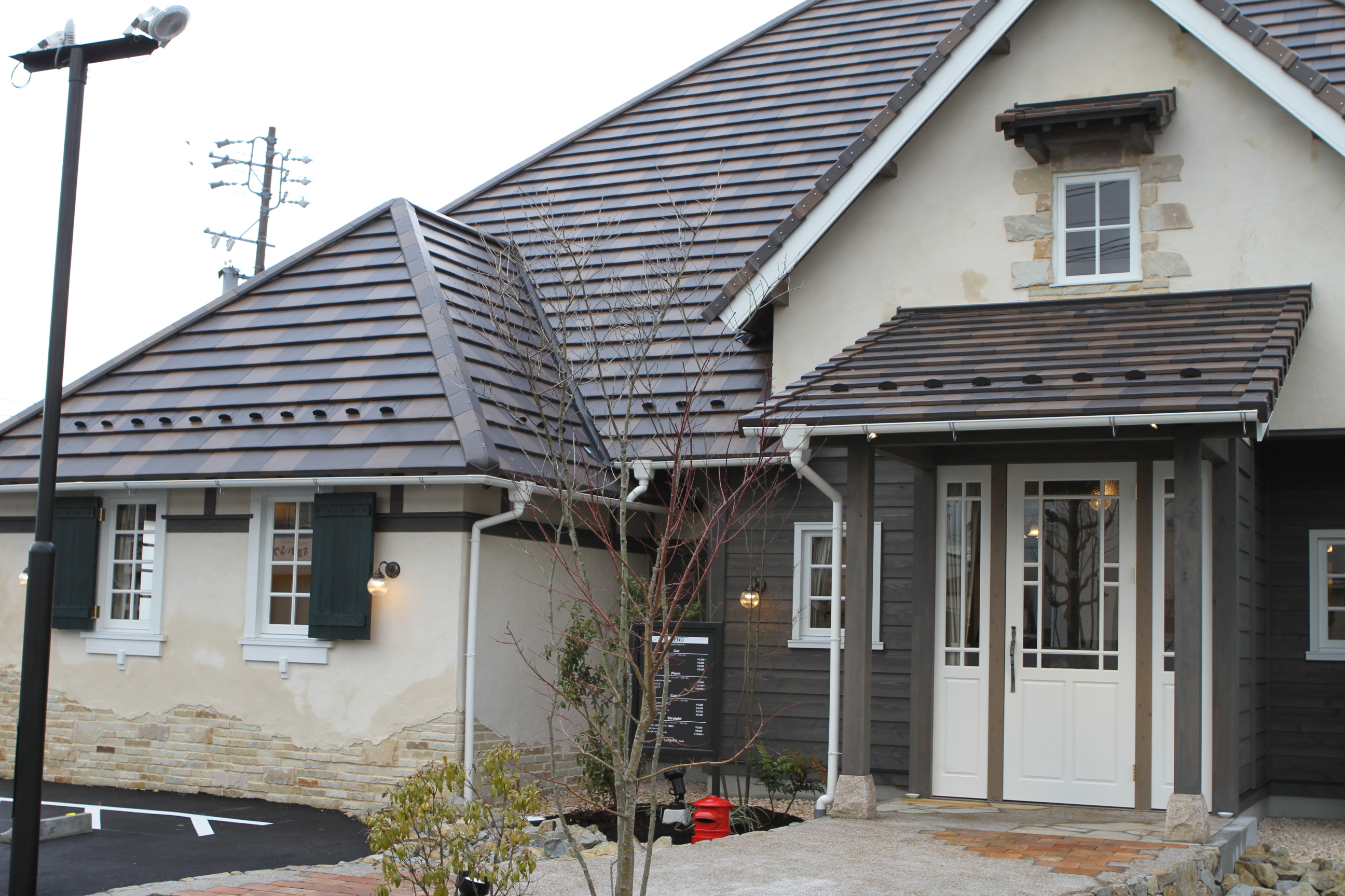 【勝川】◆社会保険完備・完全週休2日制・産休育休取得実績あり◆経験や年齢に応じたキャリアプランを用意!もうワンランク上の美容師を目指せます!美容師としての人生を楽しみながら働ける「TJ天気予報 5mm 春日井店(ティージェーテンキヨホウゴミリカスガイテン)」からスタイリスト(美容師)の求人☆★