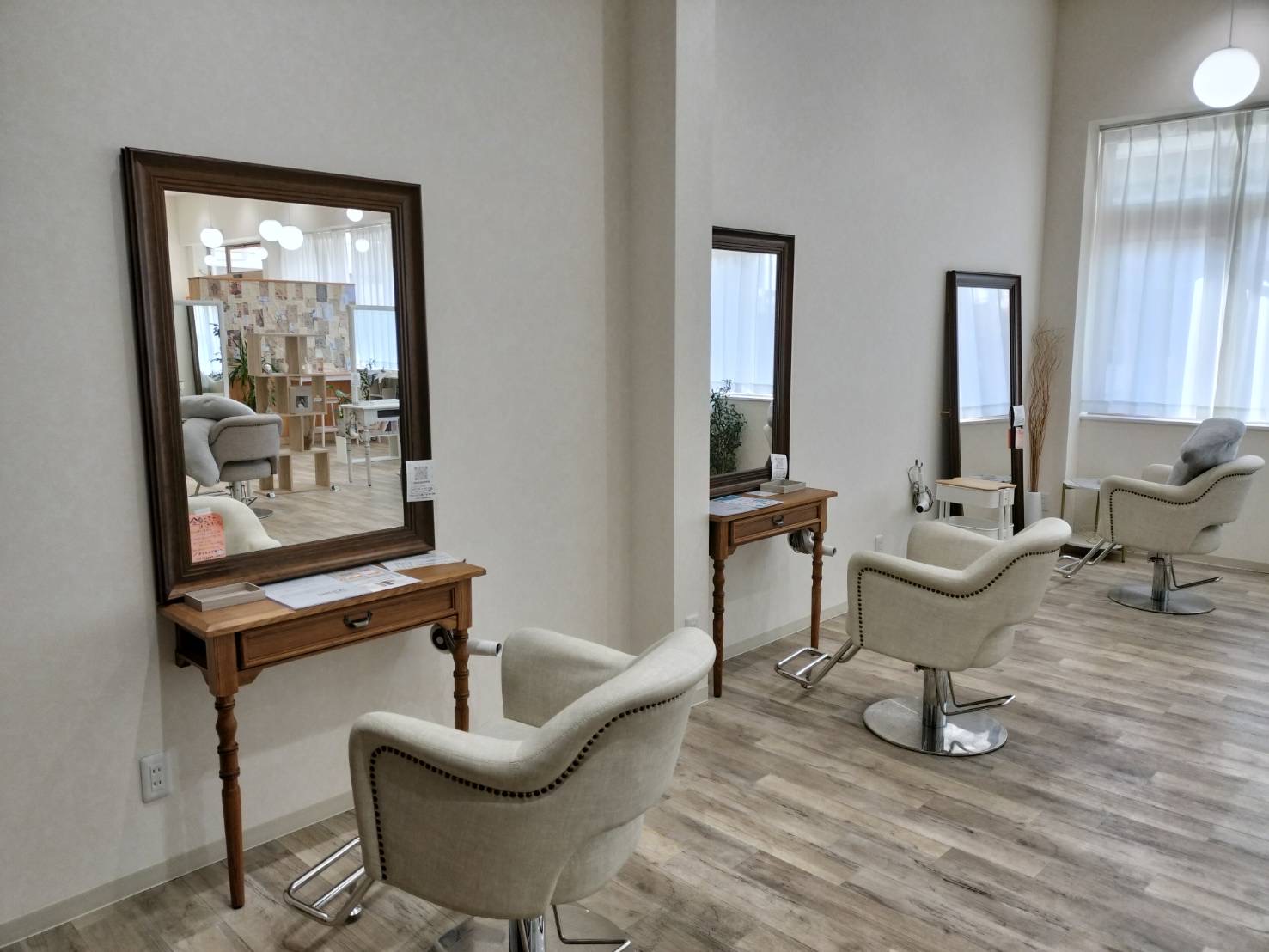 【中島】◆完全週休2日制・社会保険完備・19時までに退勤可能・営業時間内レッスン中心◆美容室は福利厚生が整っていない、そんなことは一切ないサロンです！強制をさせないサロンワークスタイルで体力面も安心！「SIRIUS by.ART（シリウスバイアート）」からアシスタント（美容師）の求人★☆