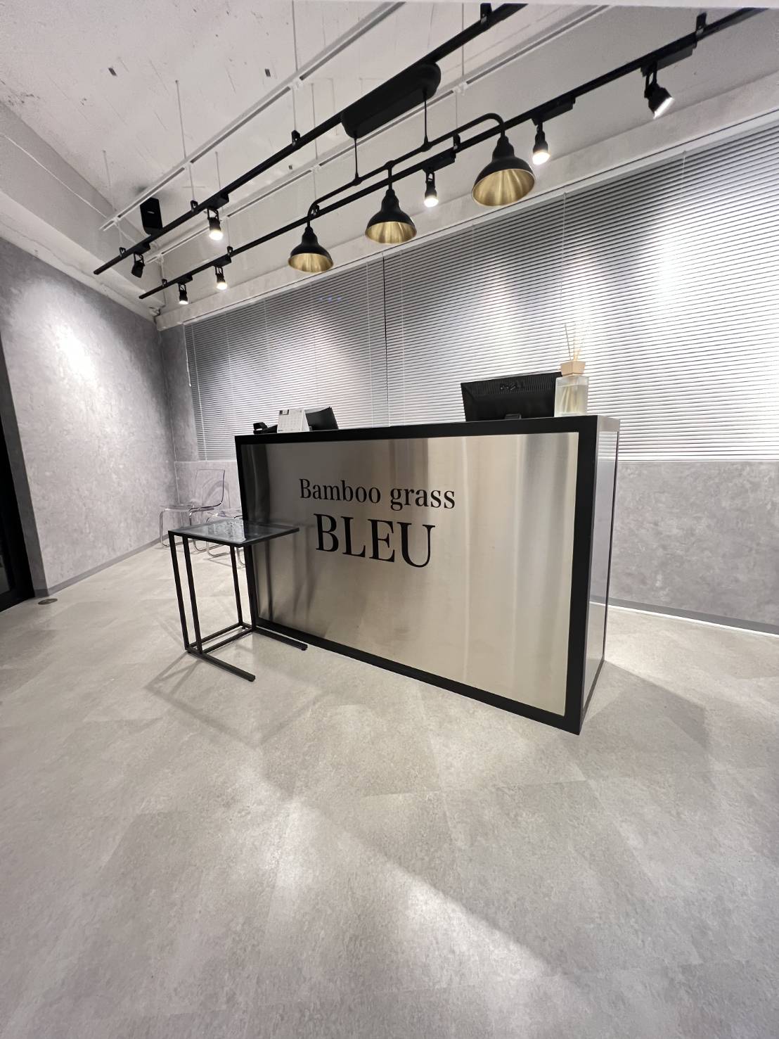 【沼津】≪指名50％／フリー40％還元≫≪日曜休みOK≫≪週1日～OK≫3つの雇用形態から選べる！頑張ったらそのままお給料に反映されます！福利厚生や現場の商材が充実しており、働きやすさ抜群！高濃度水素の力を使ったトリートメントに力を入れているサロンの「Bamboo grass BLEU（バンブーグラスブル）」スタイリスト（美容師）の求人☆★