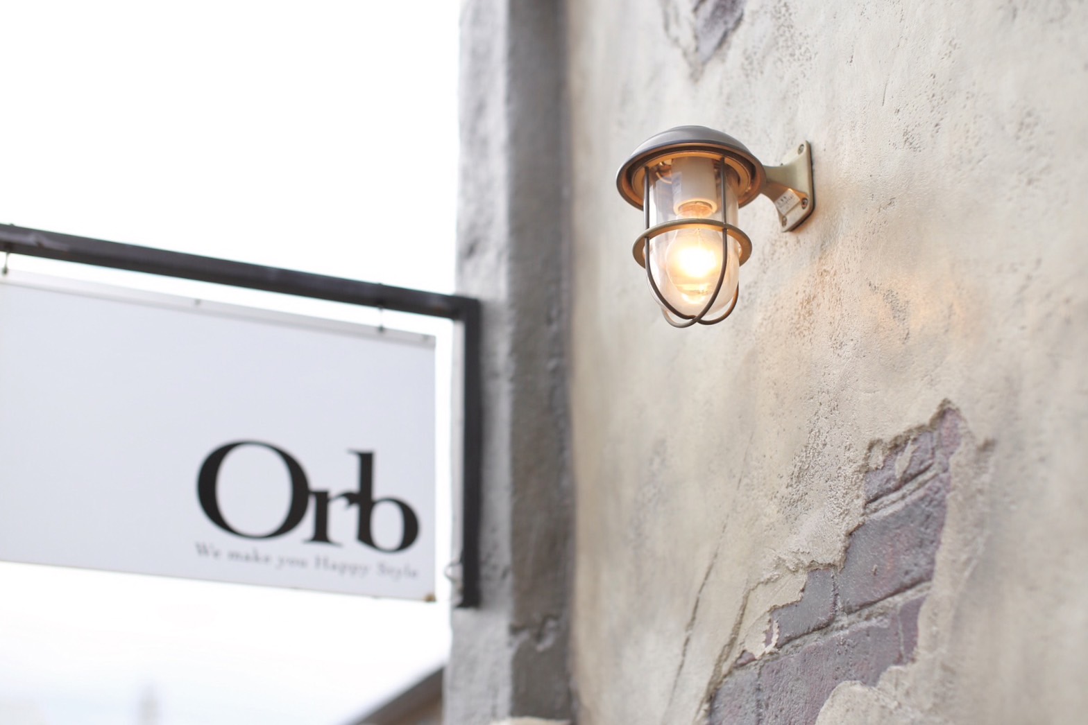 【甲府駅】≪営業時間中レッスンOK≫≪髪質改善がウリ≫≪土日休みOK≫次世代髪質改善と安定したカット技術が人気！整った制度や待遇の中、自分に合ったペースで働くことができます。落ち着いた店内の少数精鋭サロンで活躍したい方大歓迎です！「Orb（オーブ）」からアシスタント（美容師）の求人☆★